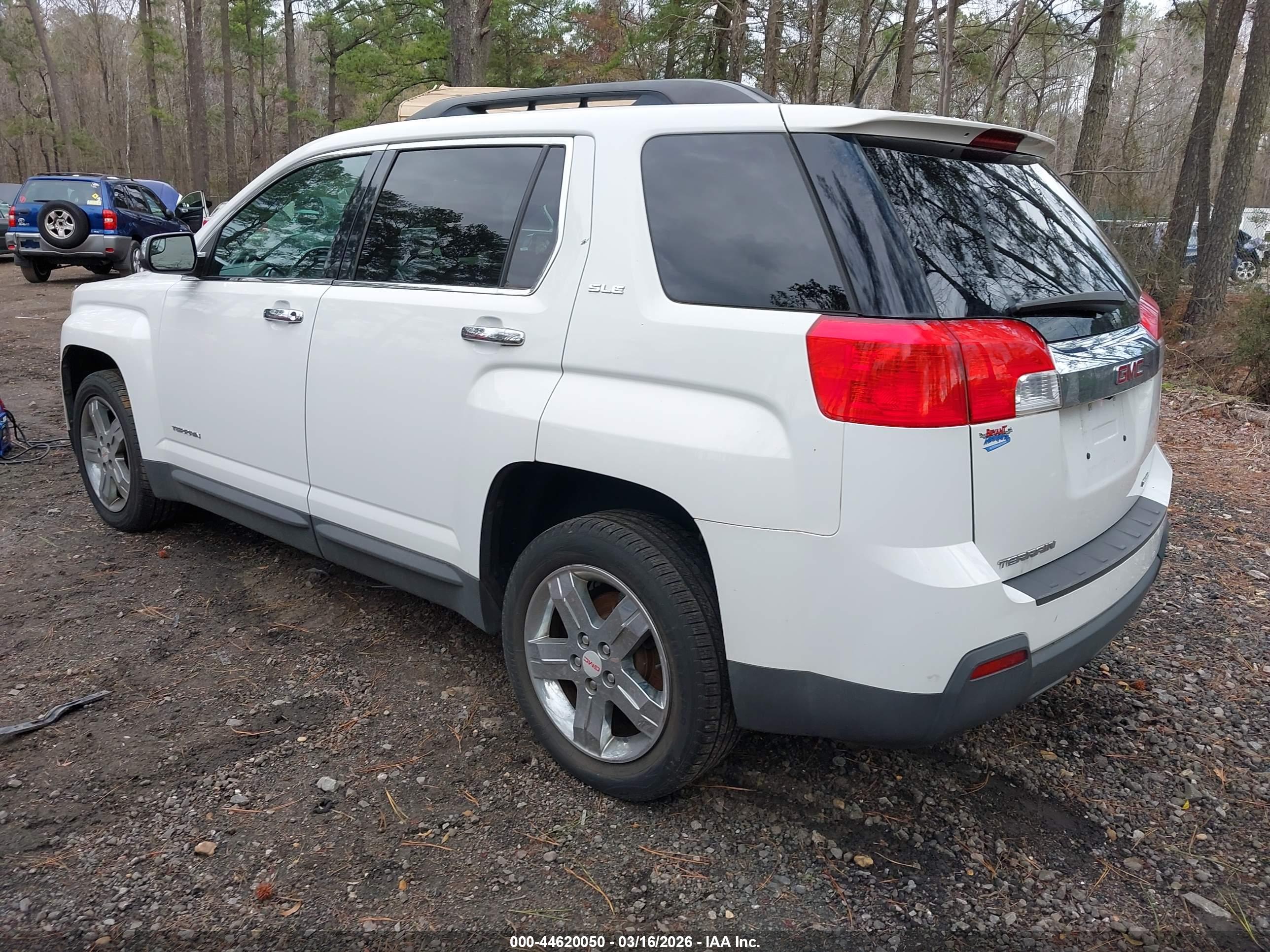 GMC TERRAIN image 3