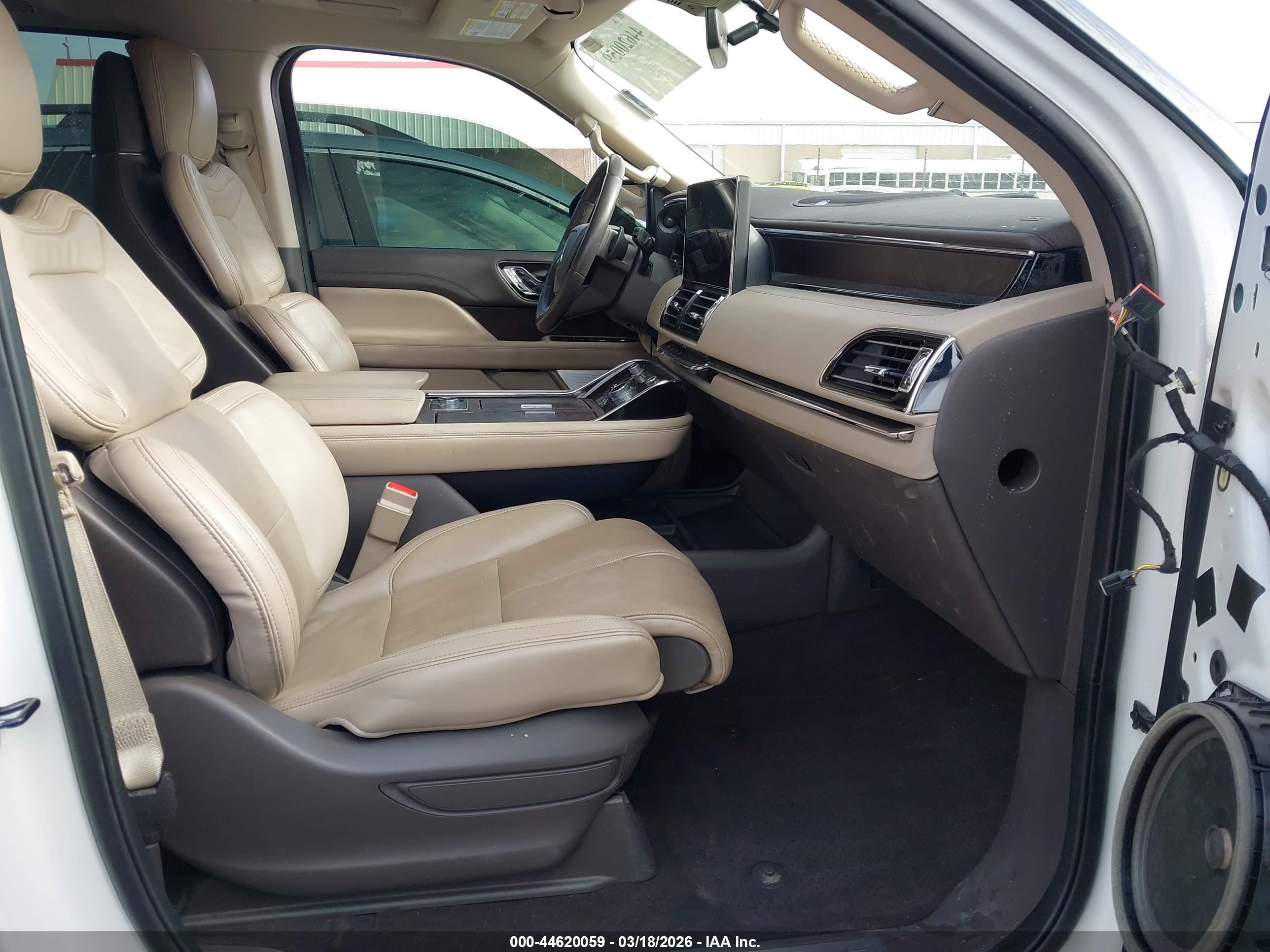 LINCOLN NAVIGATOR image 5