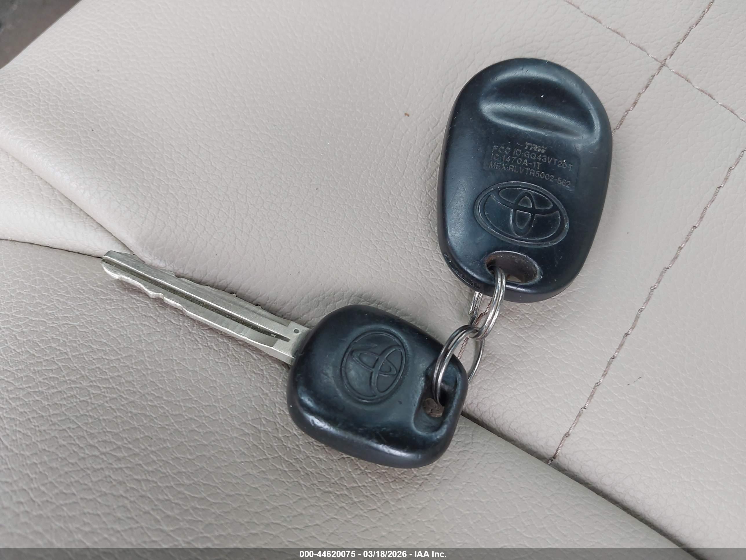 TOYOTA CAMRY image 11