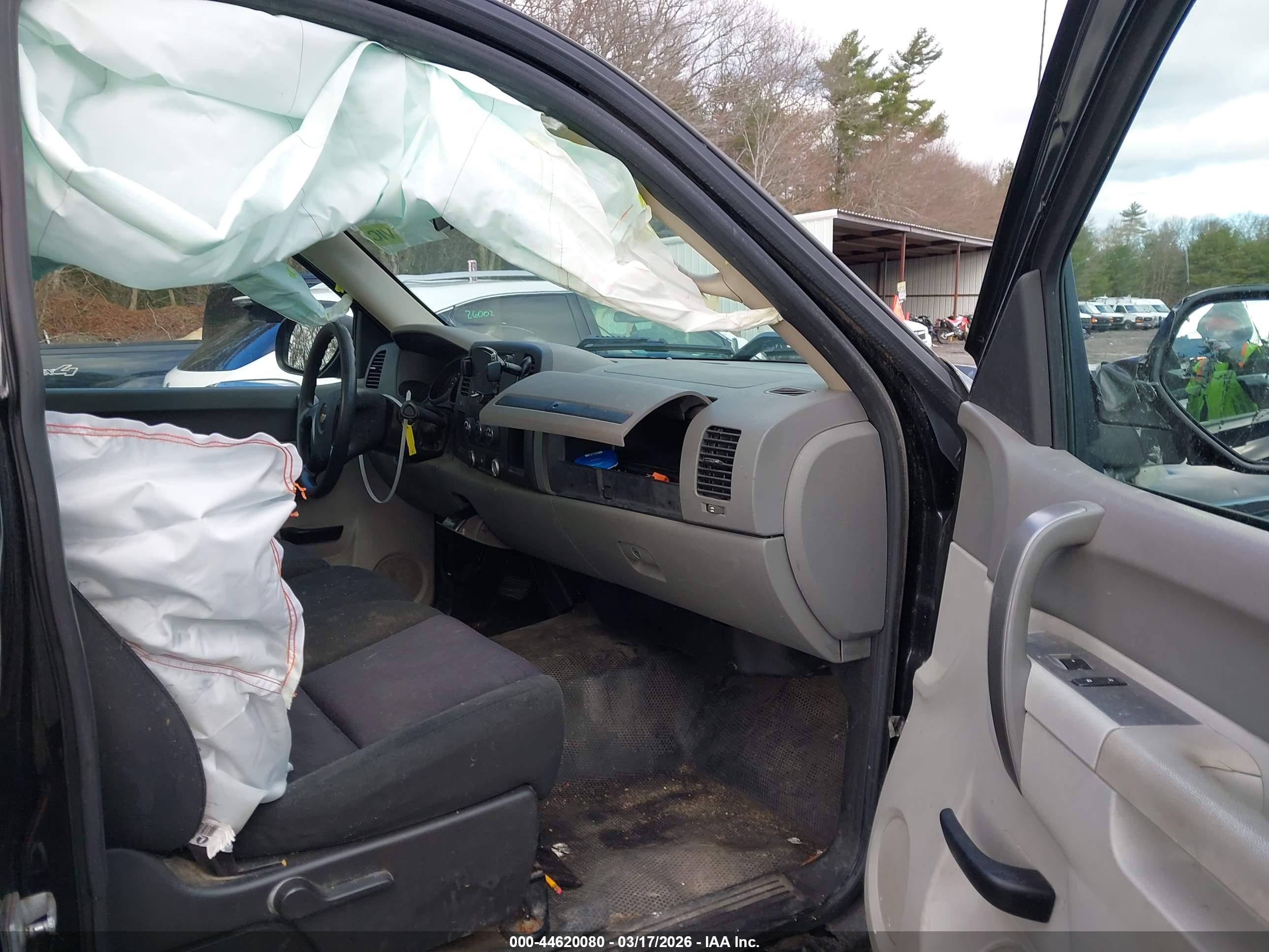 CHEVROLET SILVERADO image 5