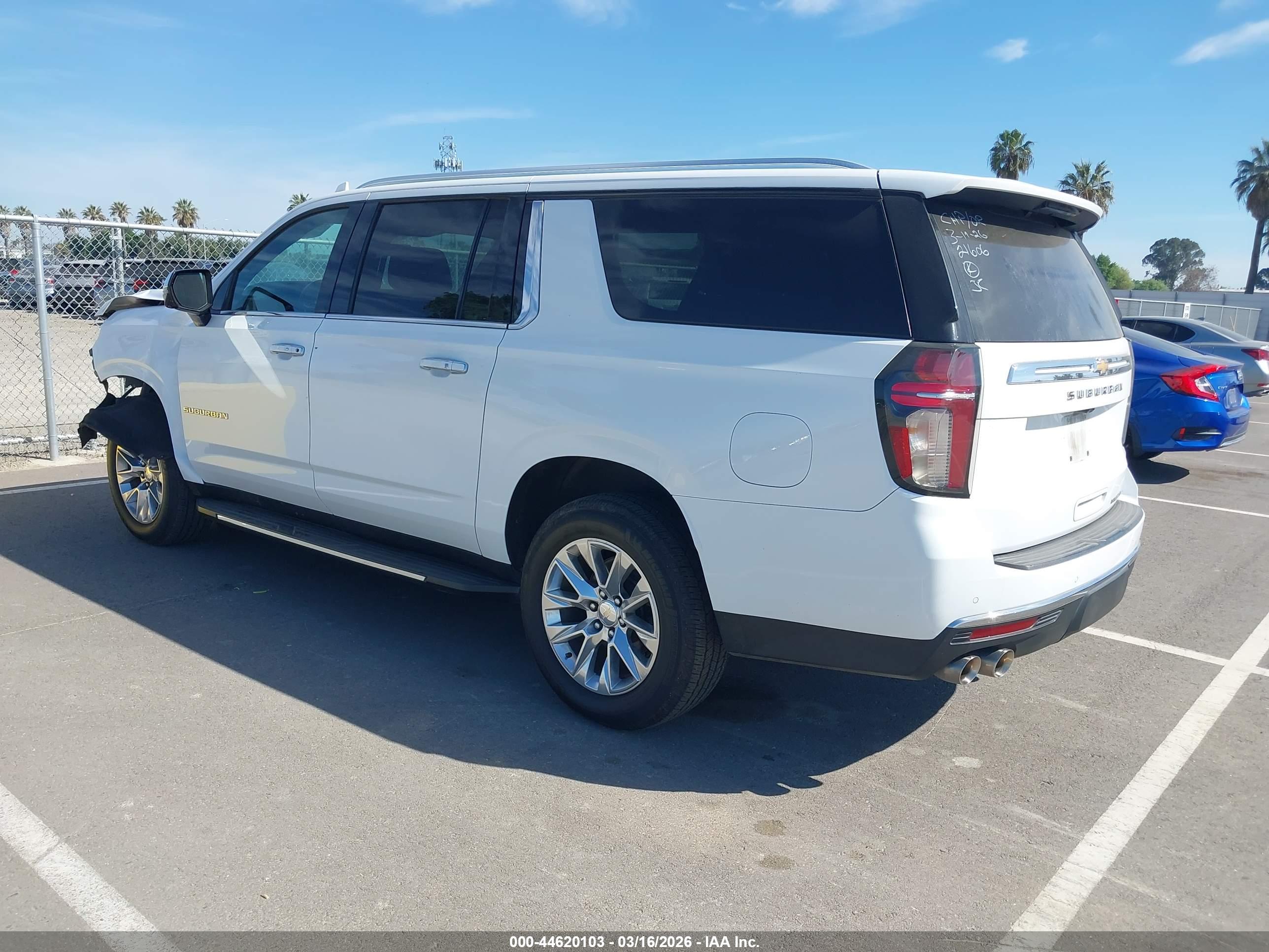 CHEVROLET SUBURBAN image 3
