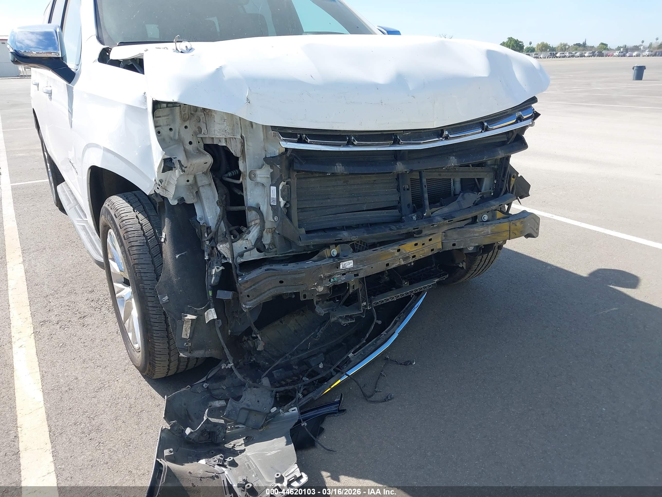 CHEVROLET SUBURBAN image 6