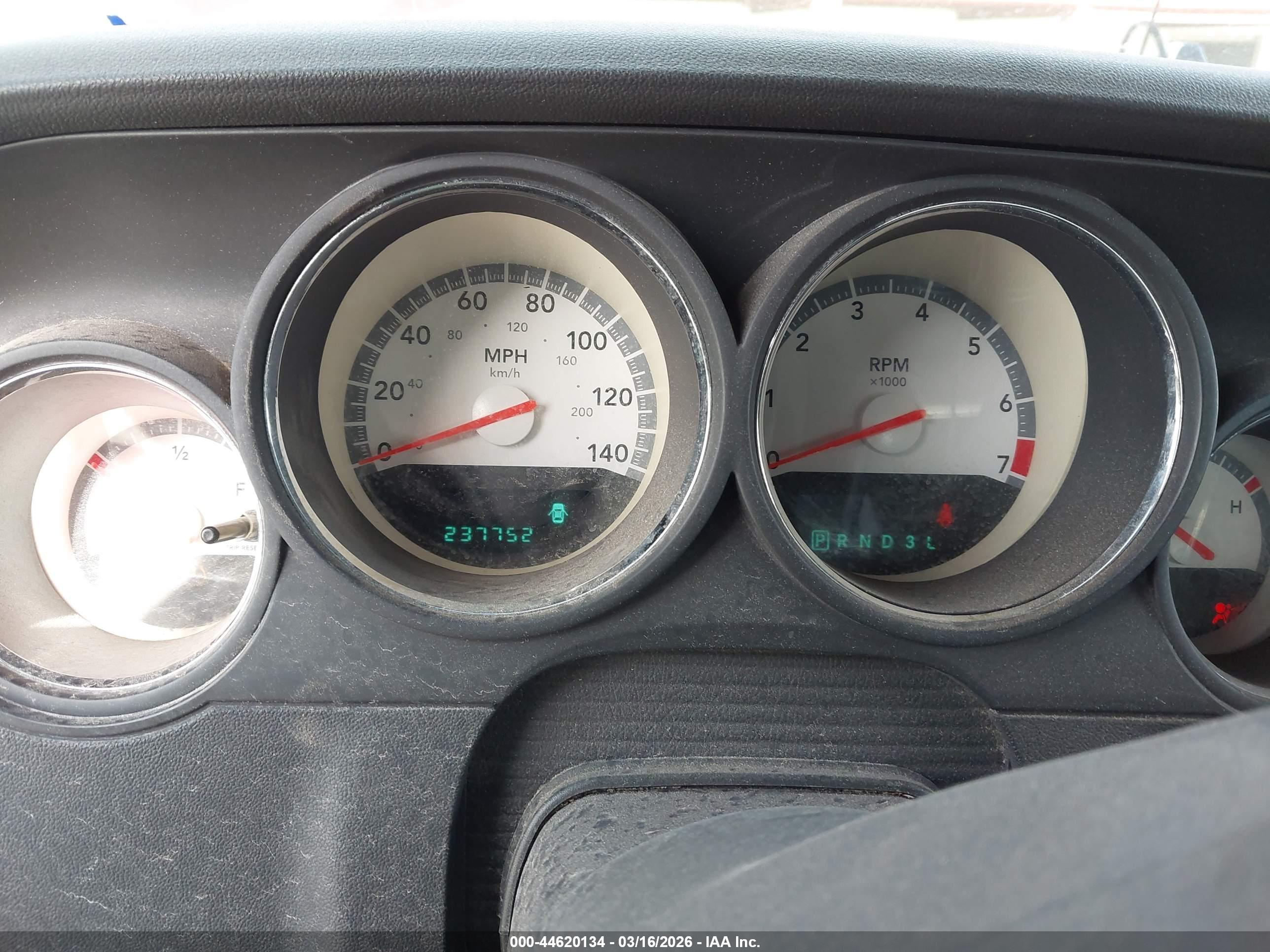 DODGE CHALLENGER image 7