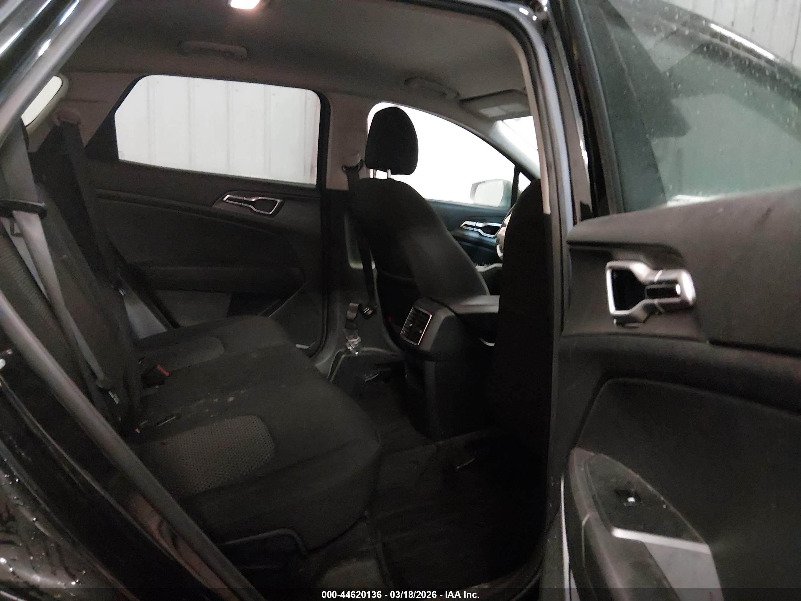KIA SPORTAGE image 8