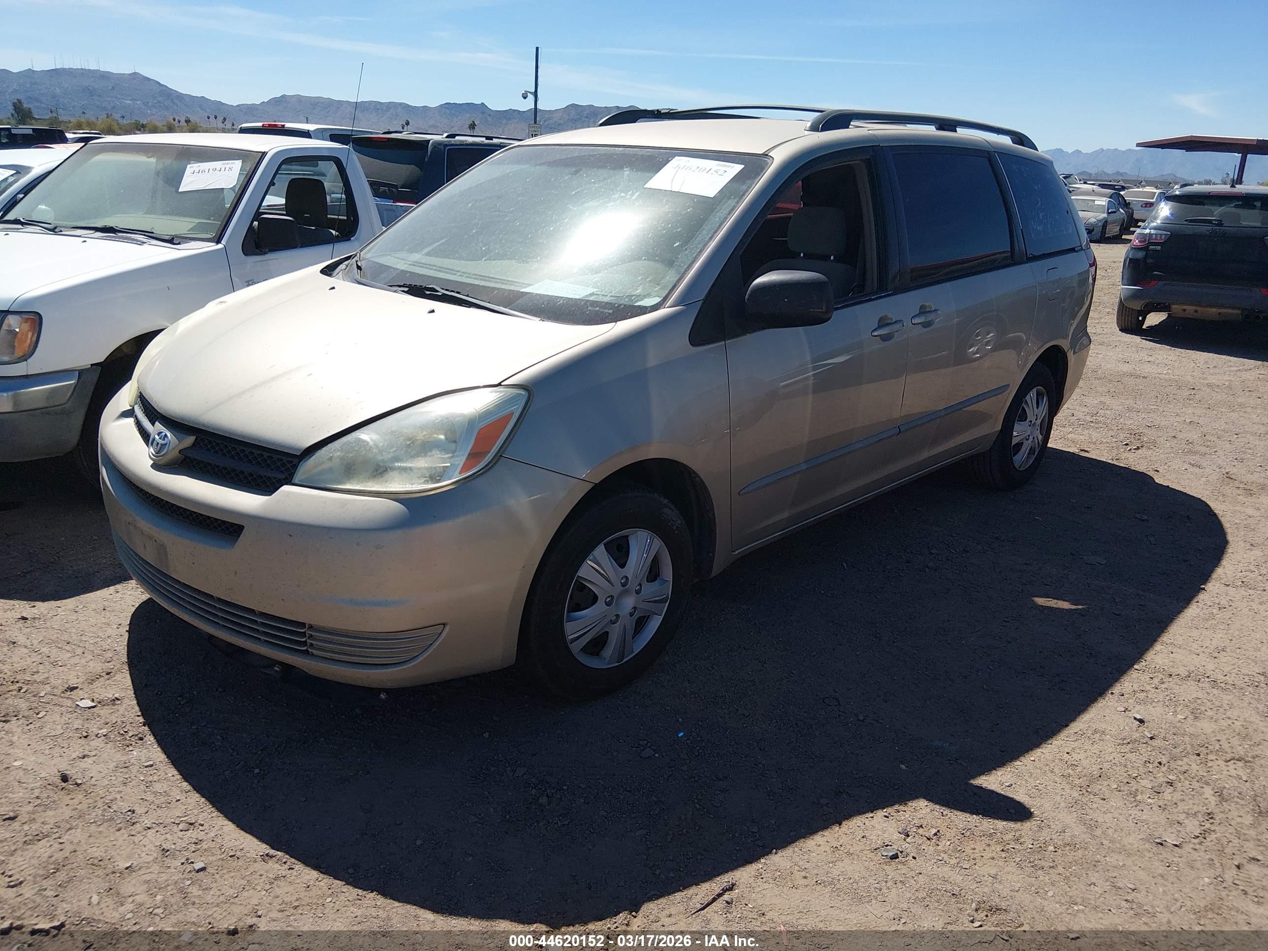 TOYOTA SIENNA image 2