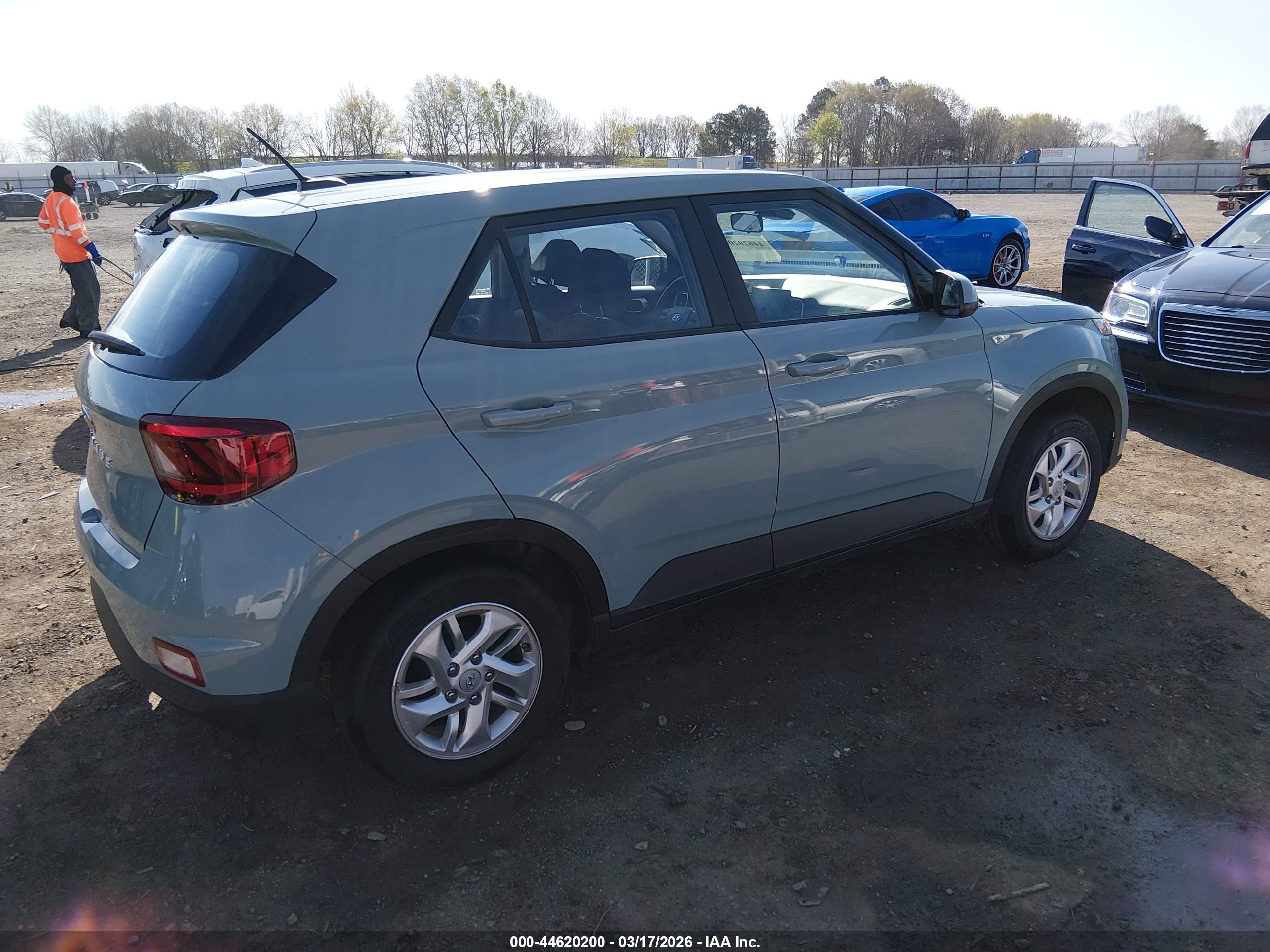 HYUNDAI VENUE image 4
