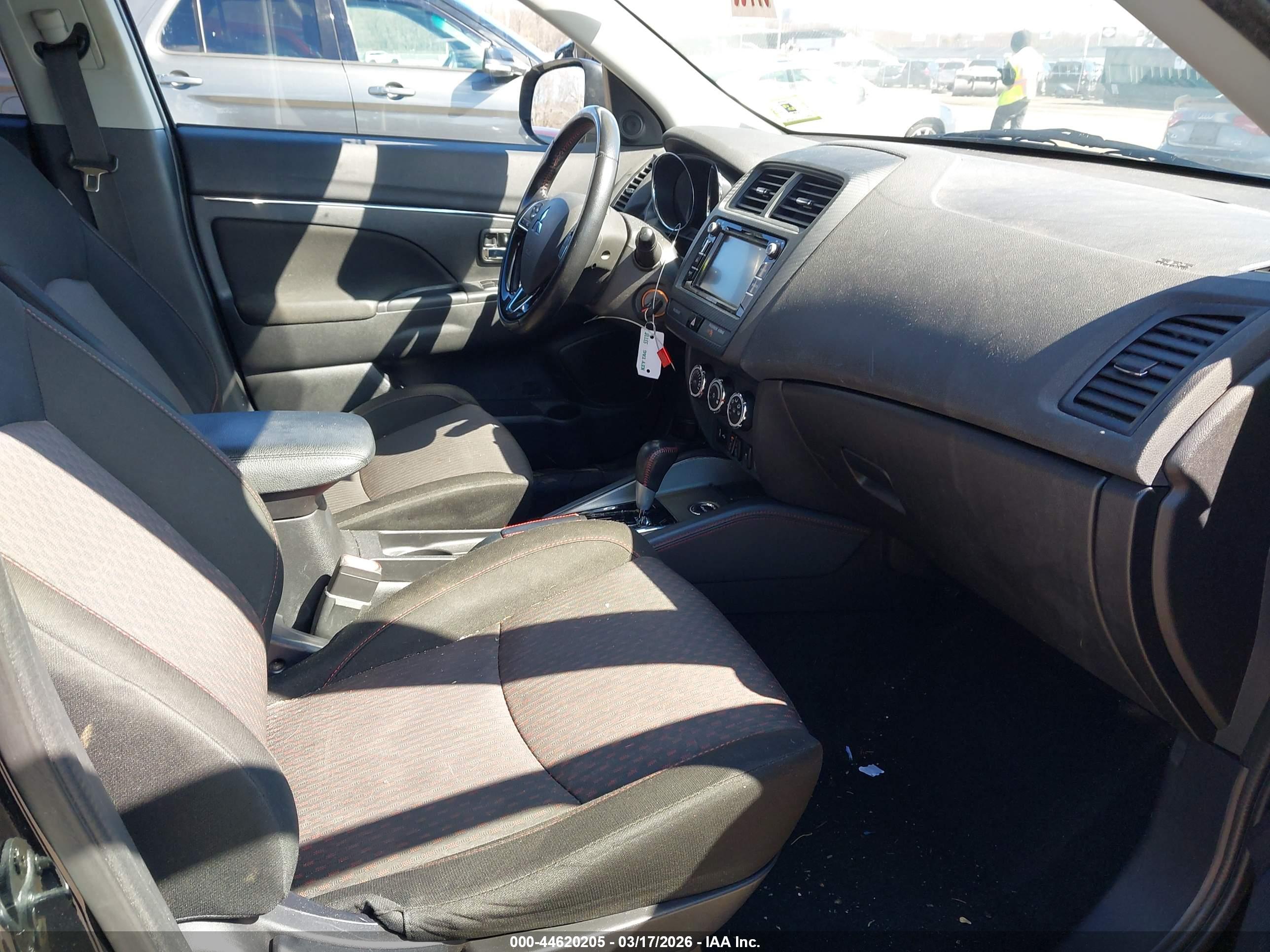 MITSUBISHI OUTLANDER image 5