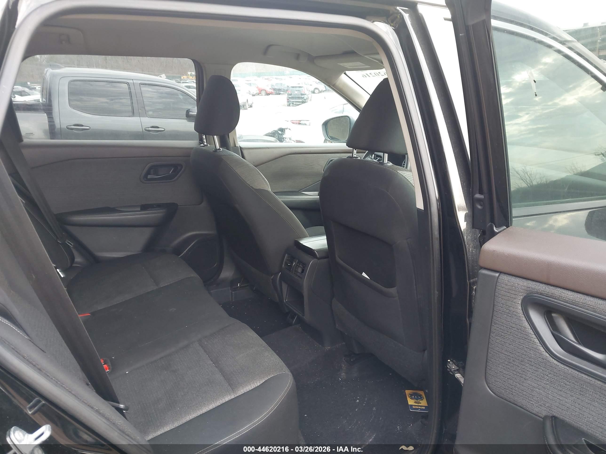 NISSAN ROGUE image 8