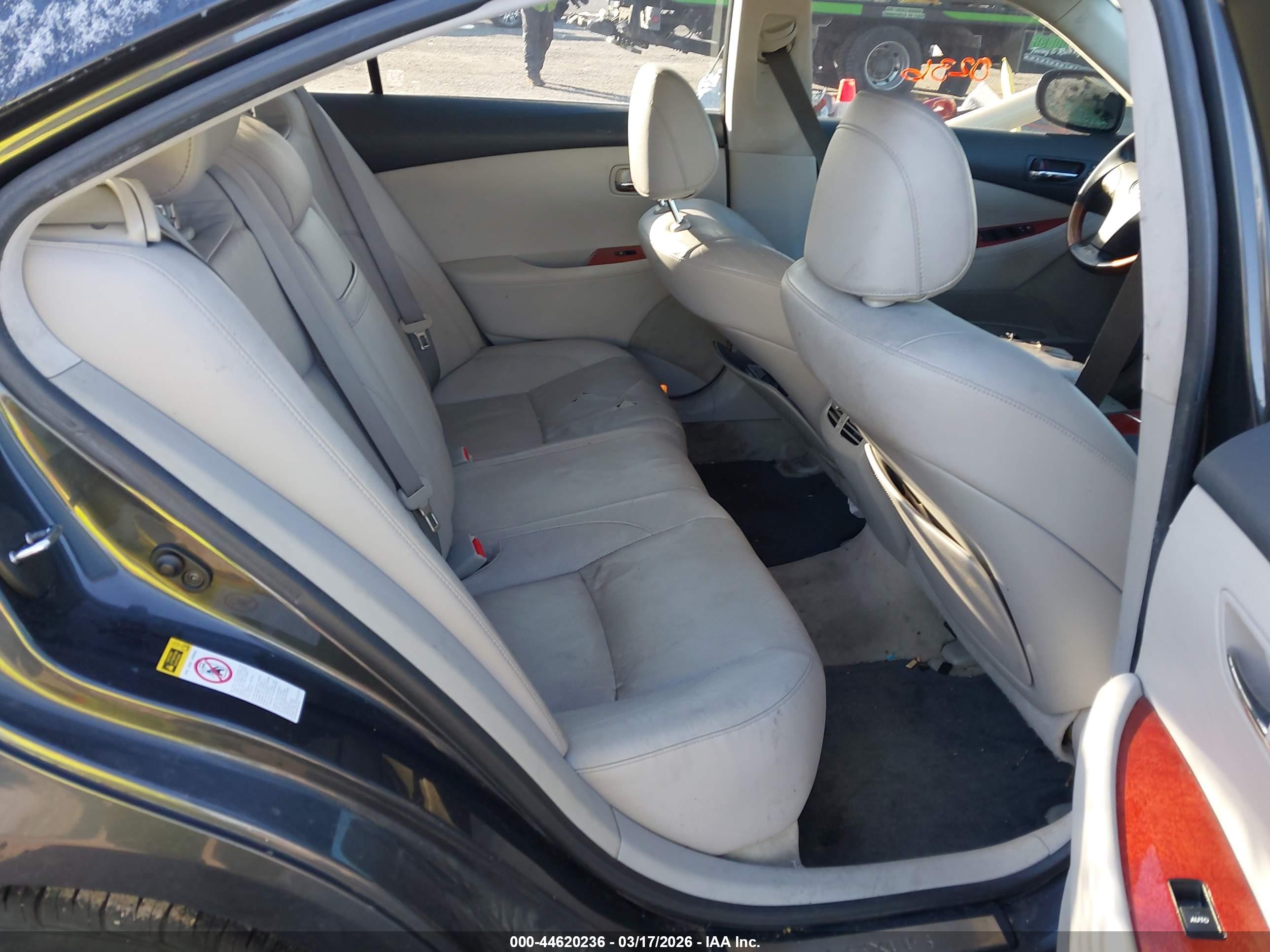 LEXUS ES image 8