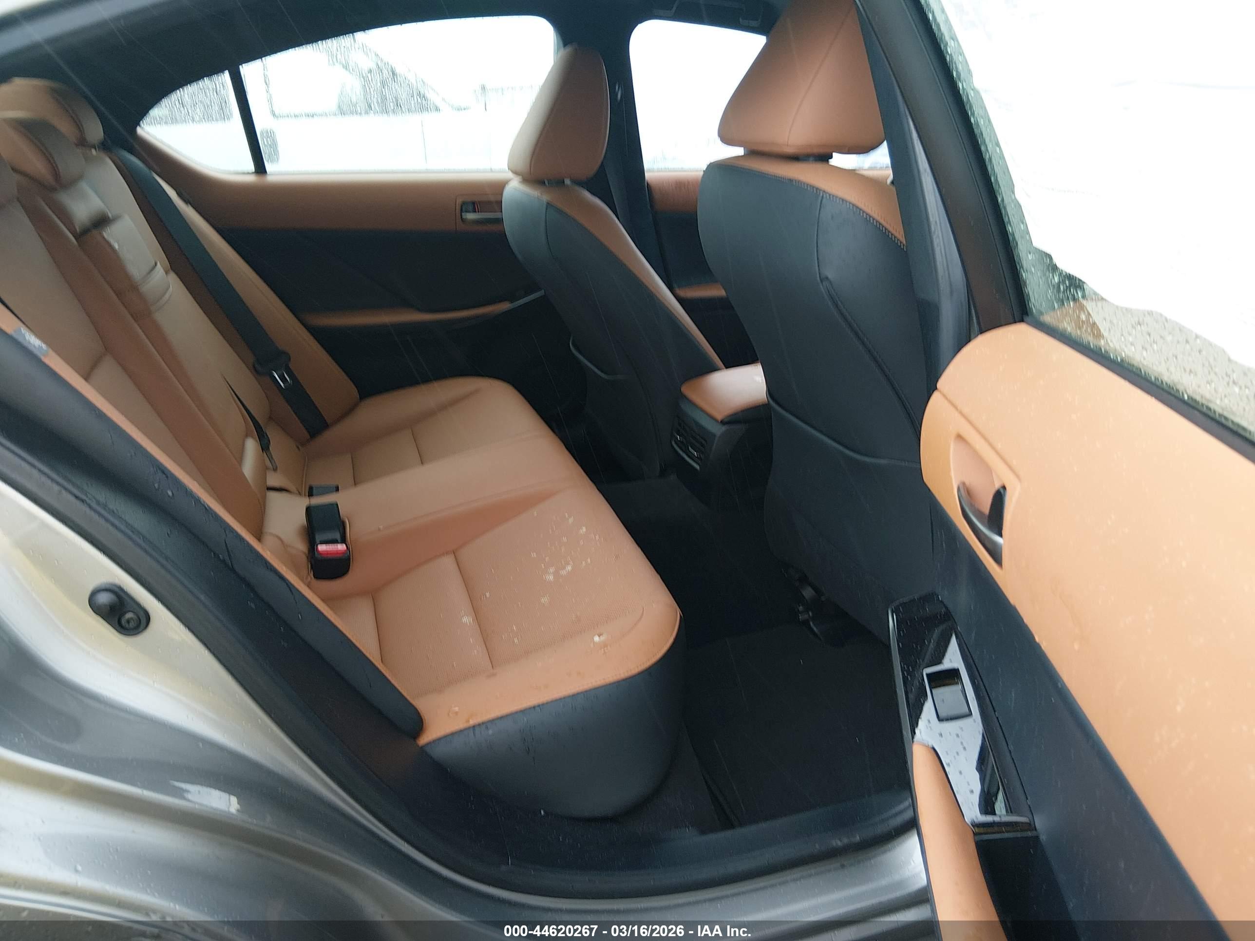 LEXUS IS image 8