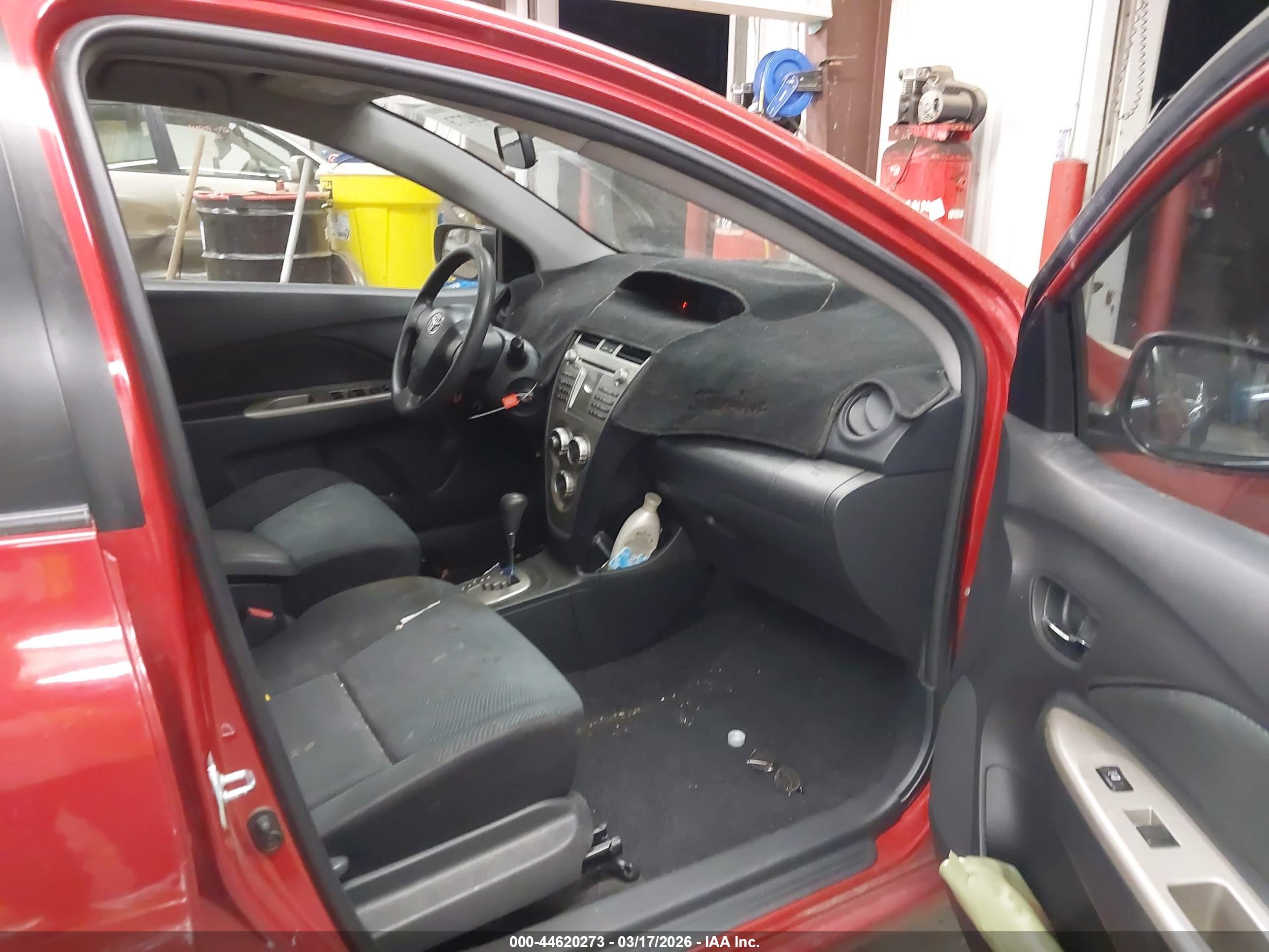 TOYOTA YARIS image 5