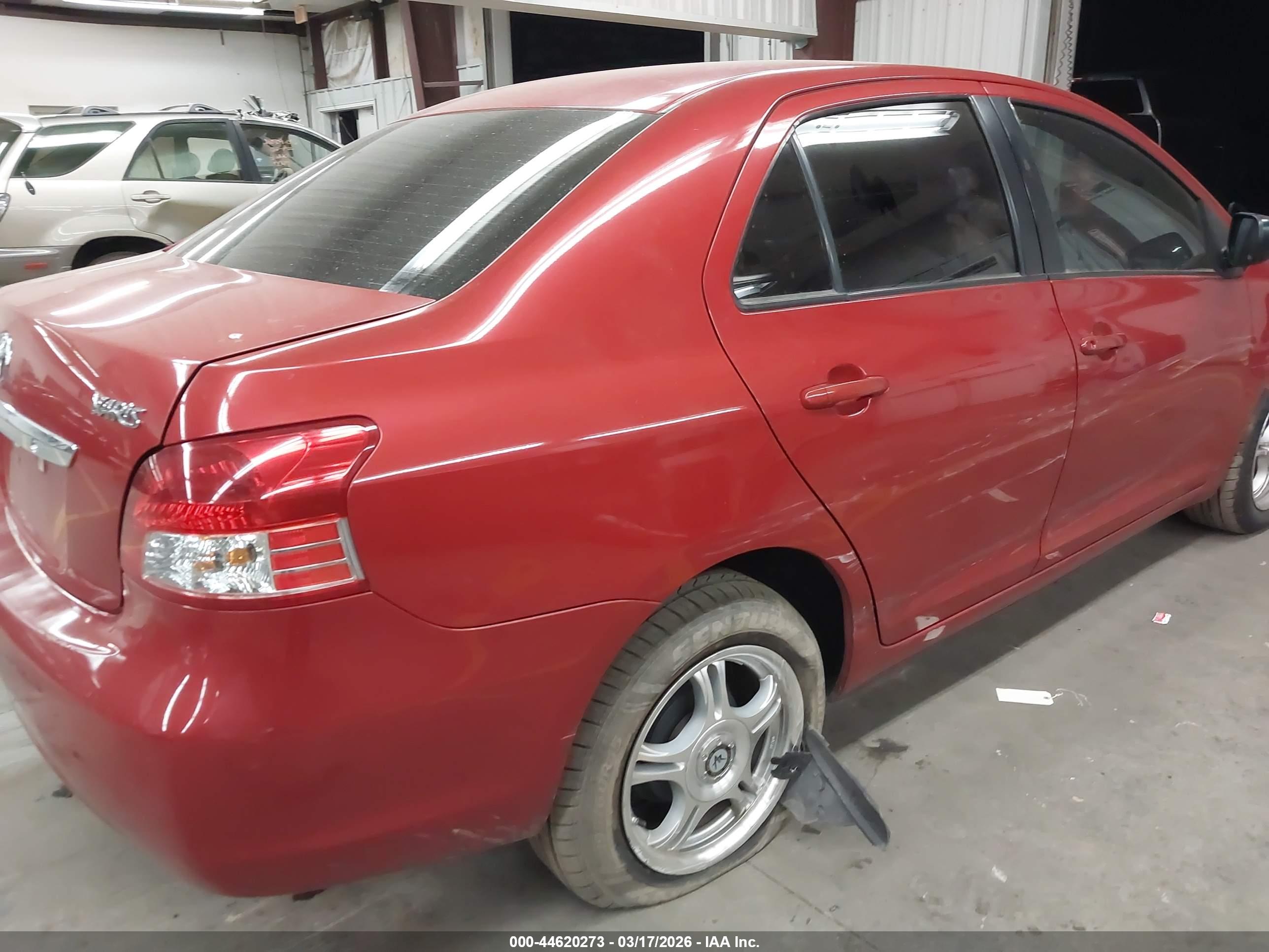 TOYOTA YARIS image 6
