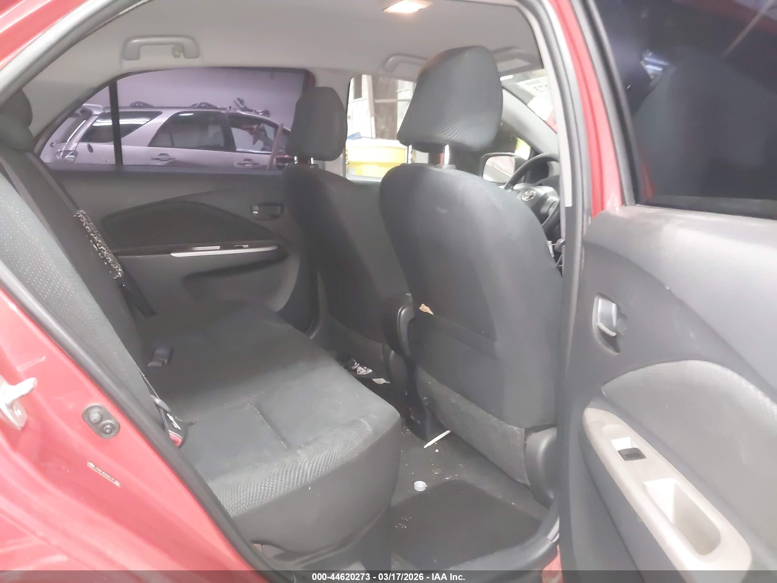 TOYOTA YARIS image 8
