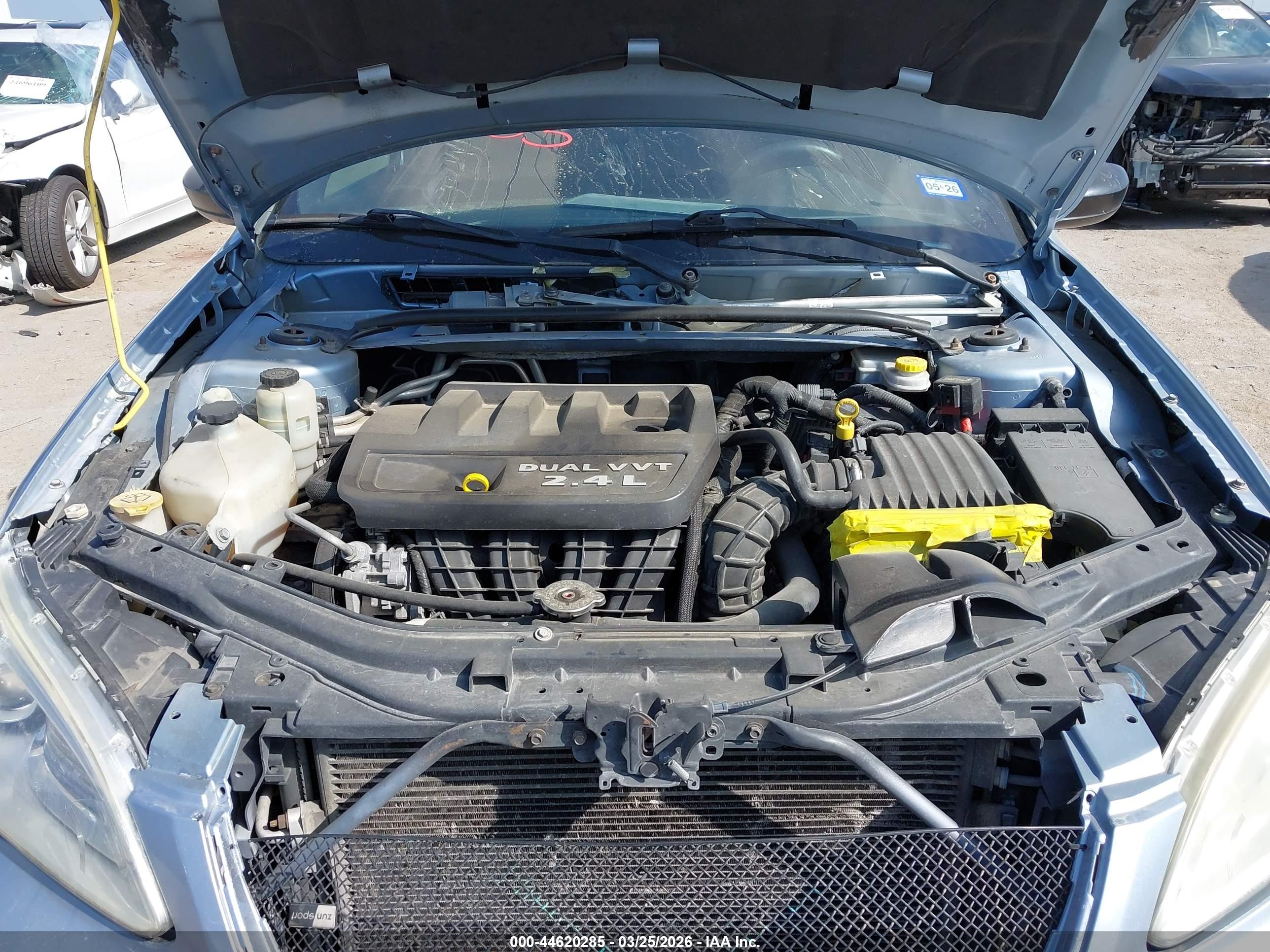 CHRYSLER 200 image 10