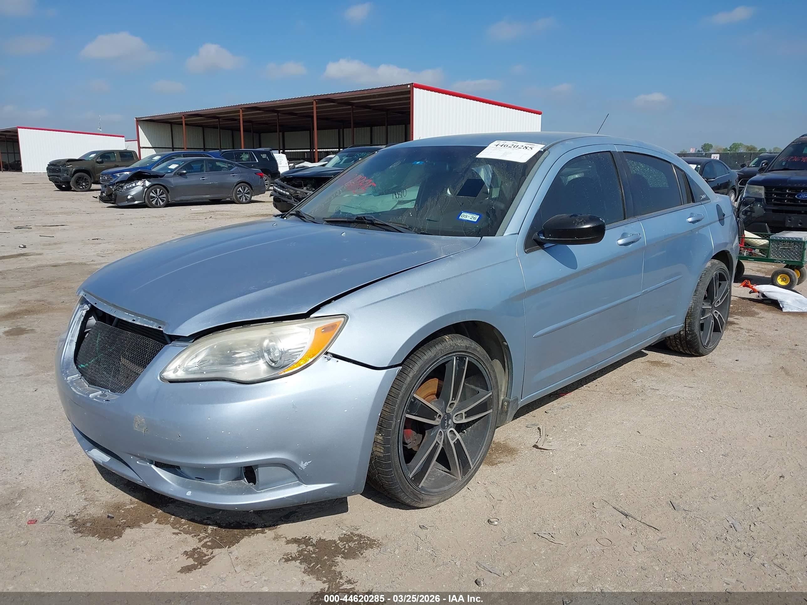 CHRYSLER 200 image 2