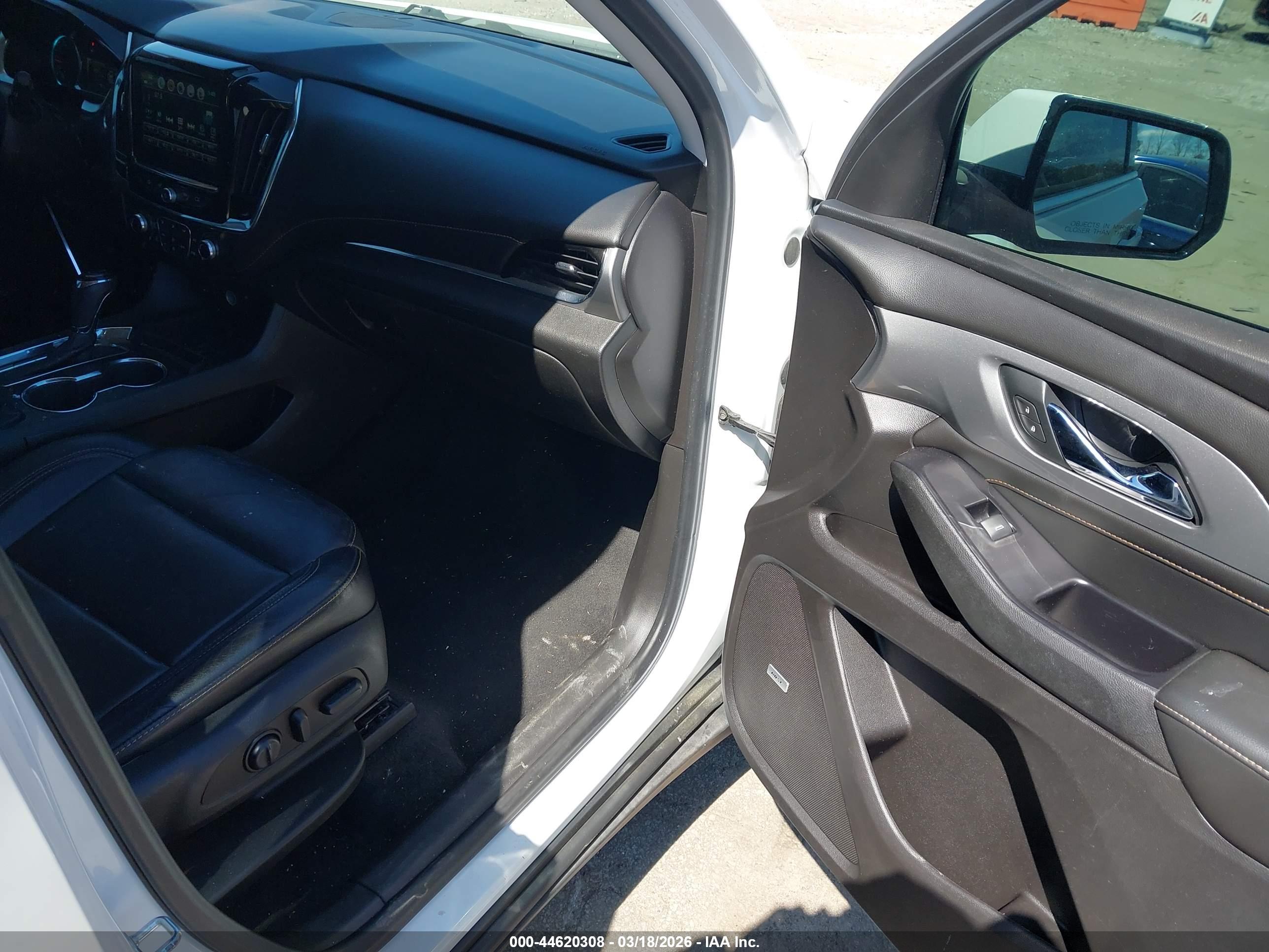 CHEVROLET TRAVERSE image 5