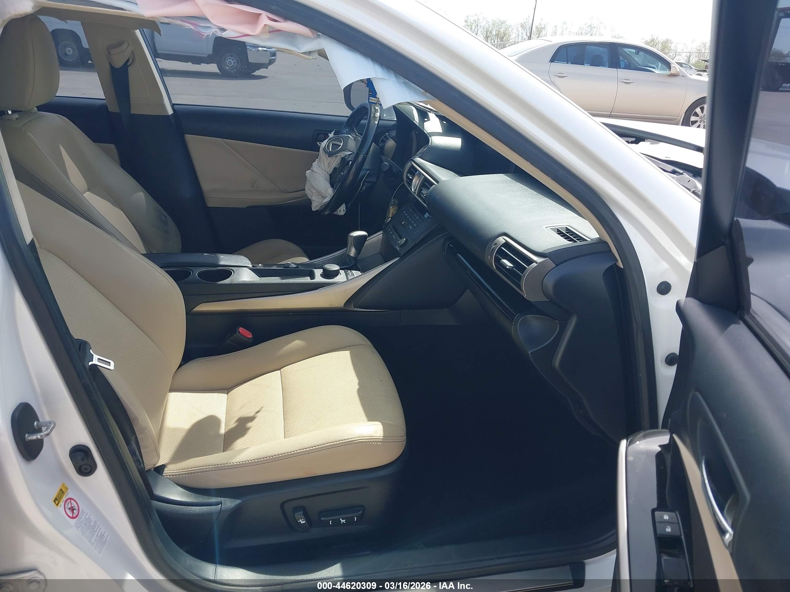 LEXUS IS image 5