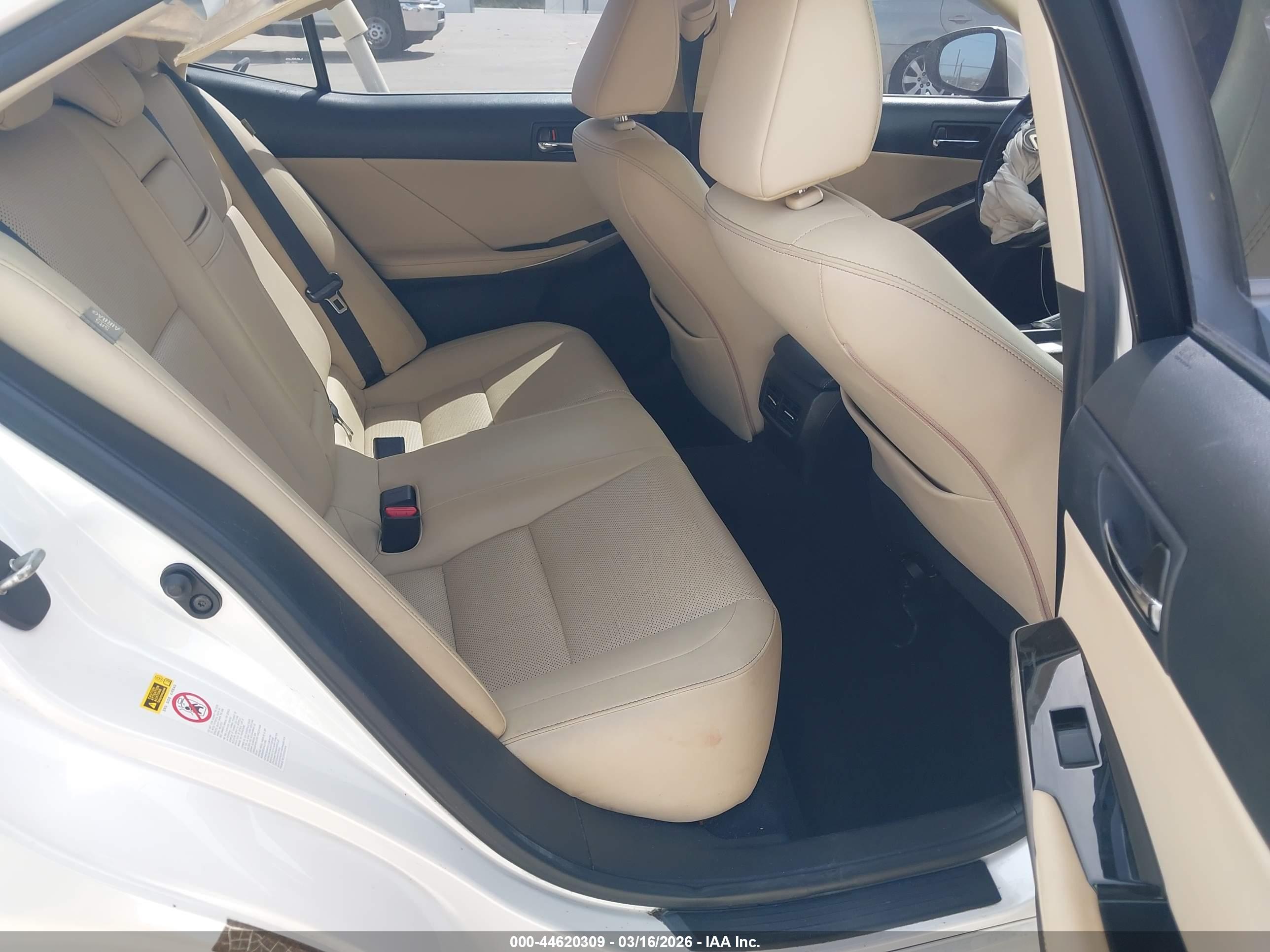 LEXUS IS image 8