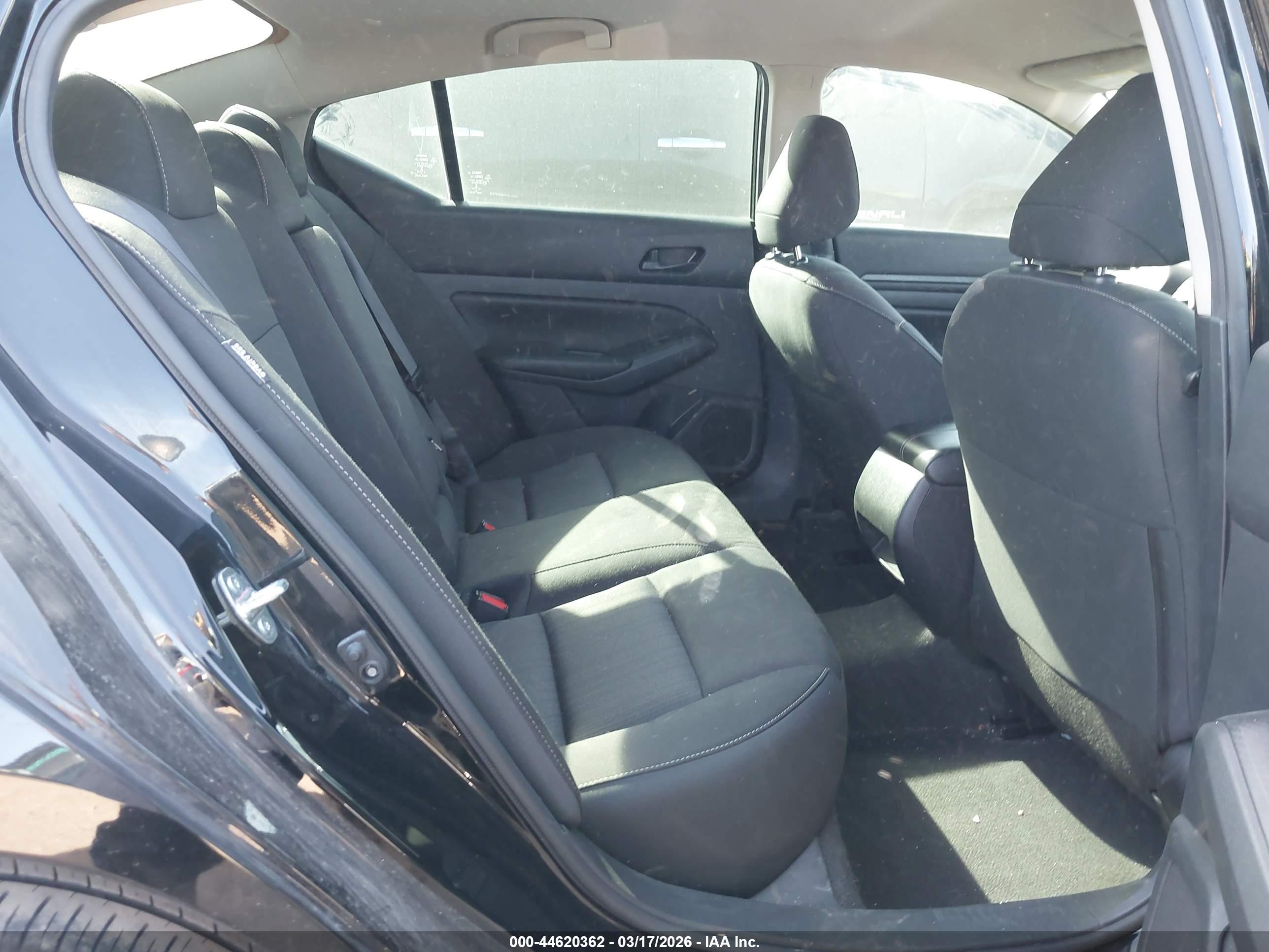 NISSAN ALTIMA image 8