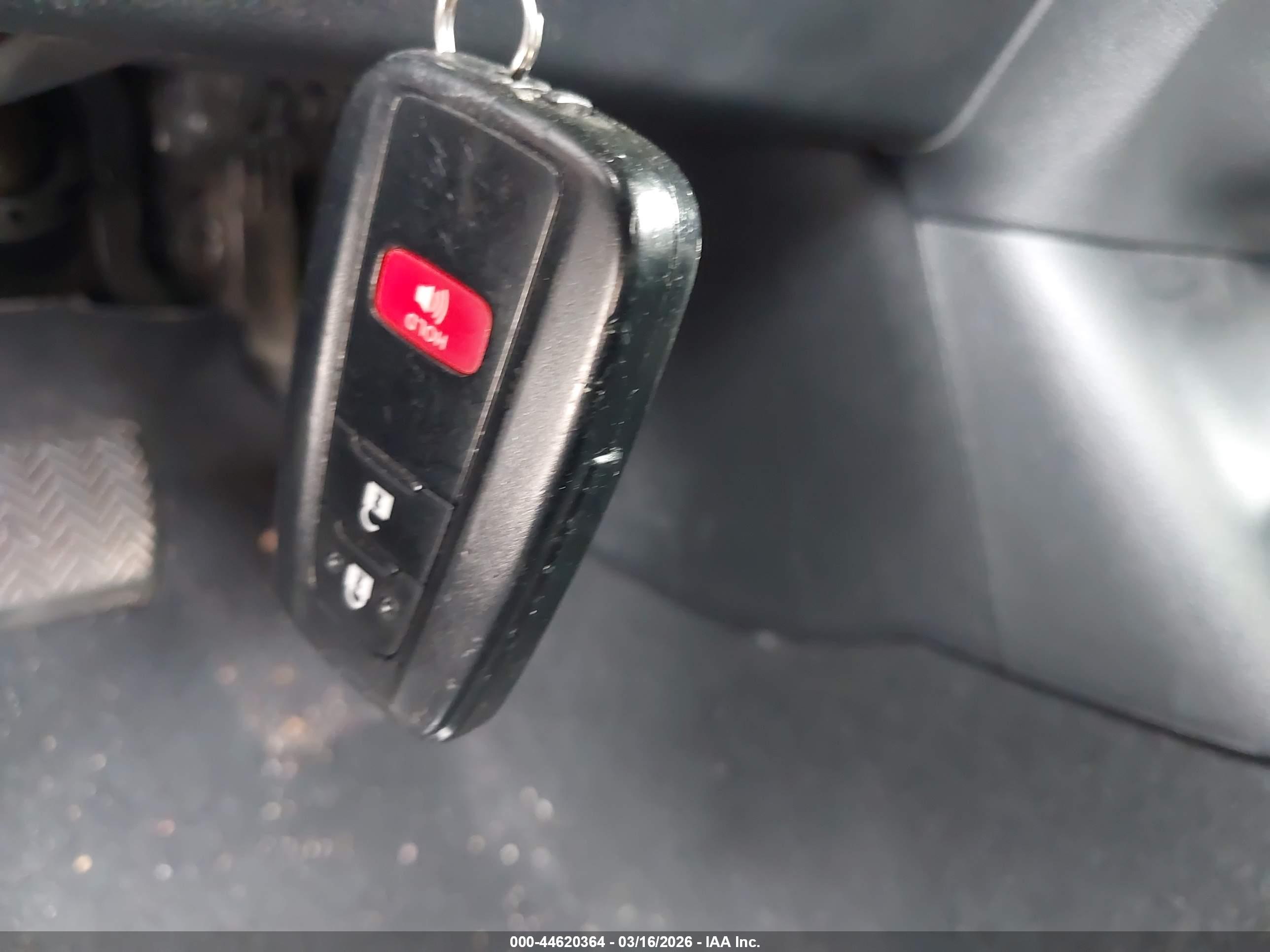 TOYOTA PRIUS image 11