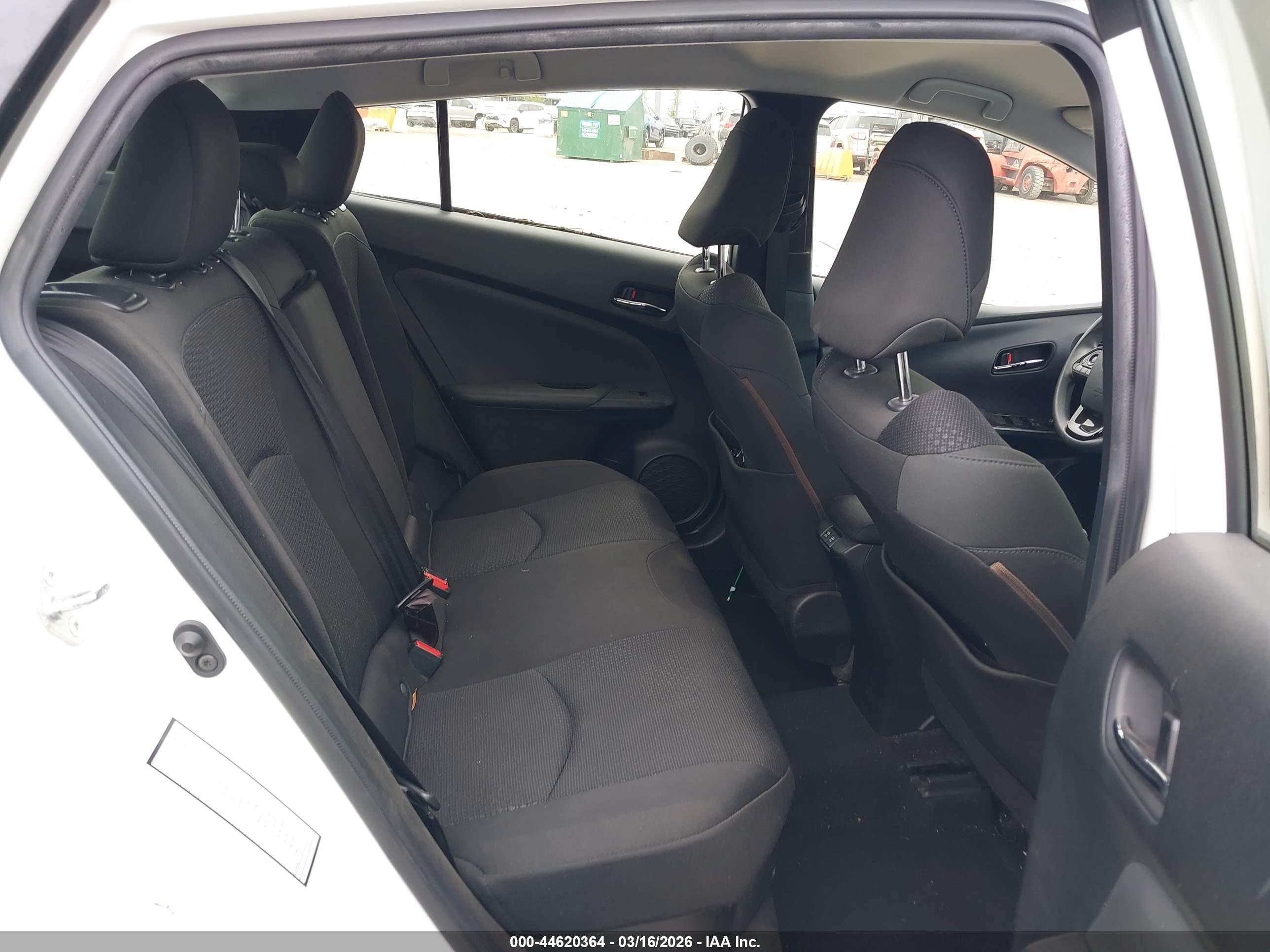 TOYOTA PRIUS image 8