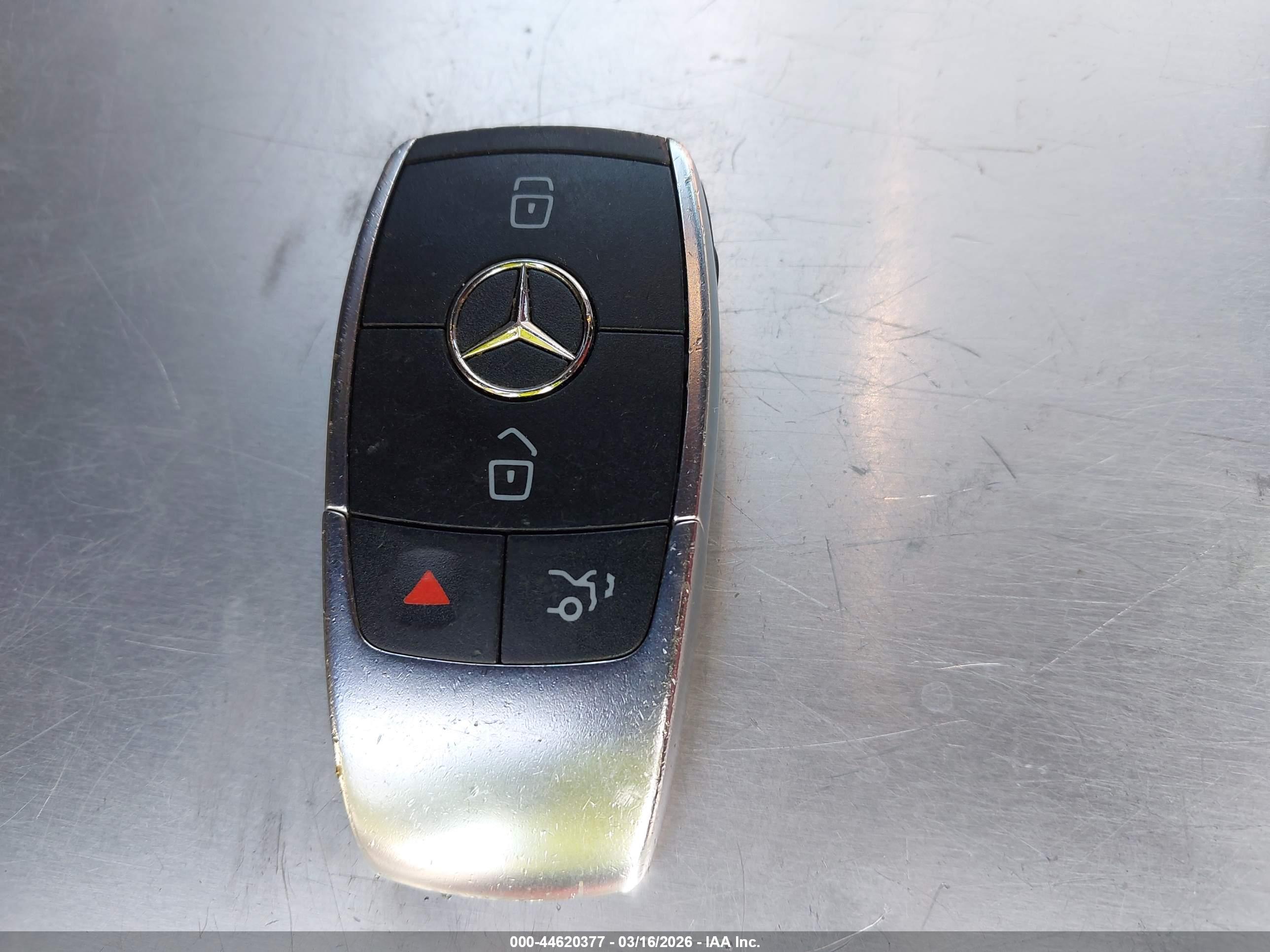 MERCEDES-BENZ GLC image 11