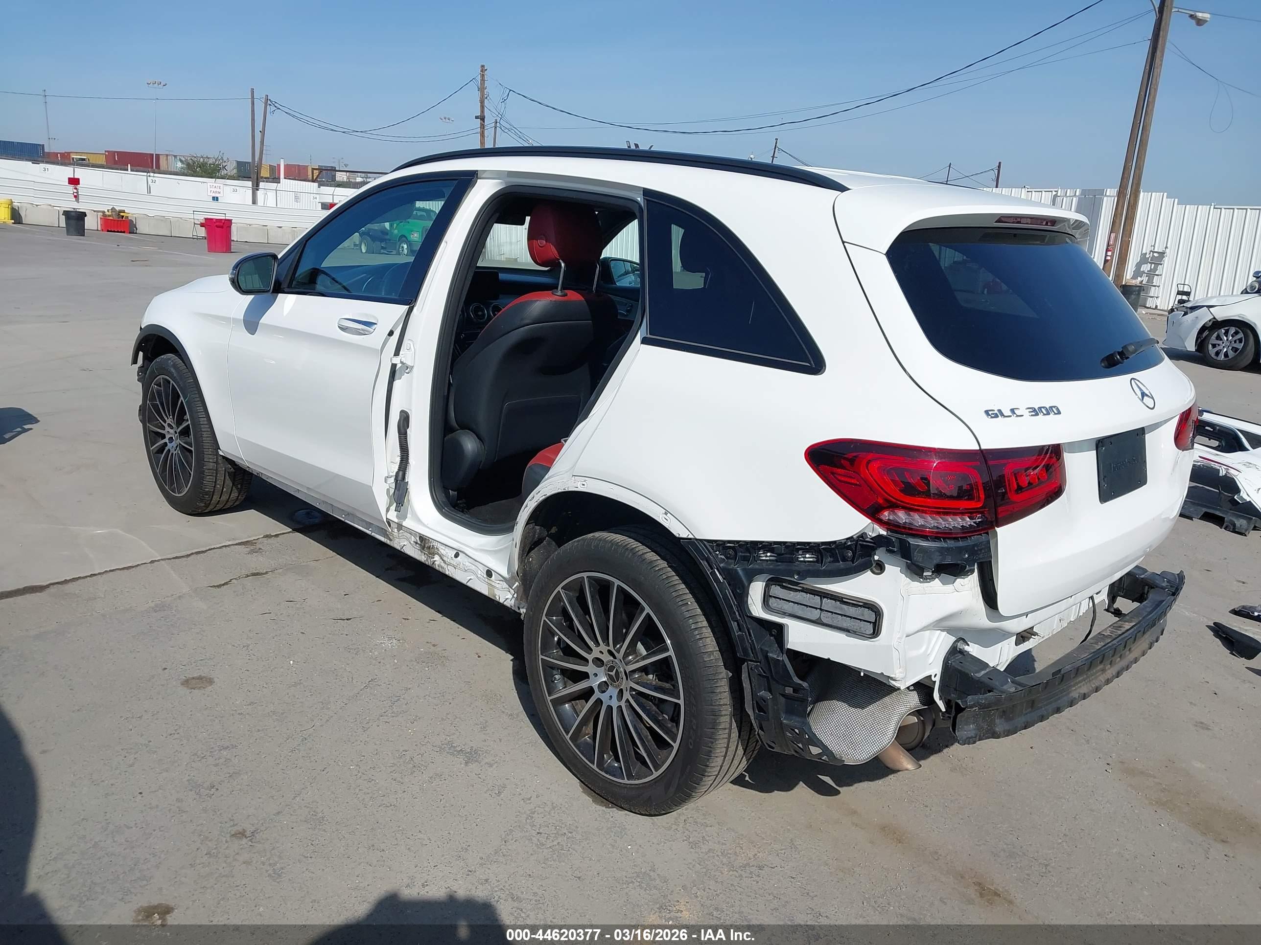 MERCEDES-BENZ GLC image 3