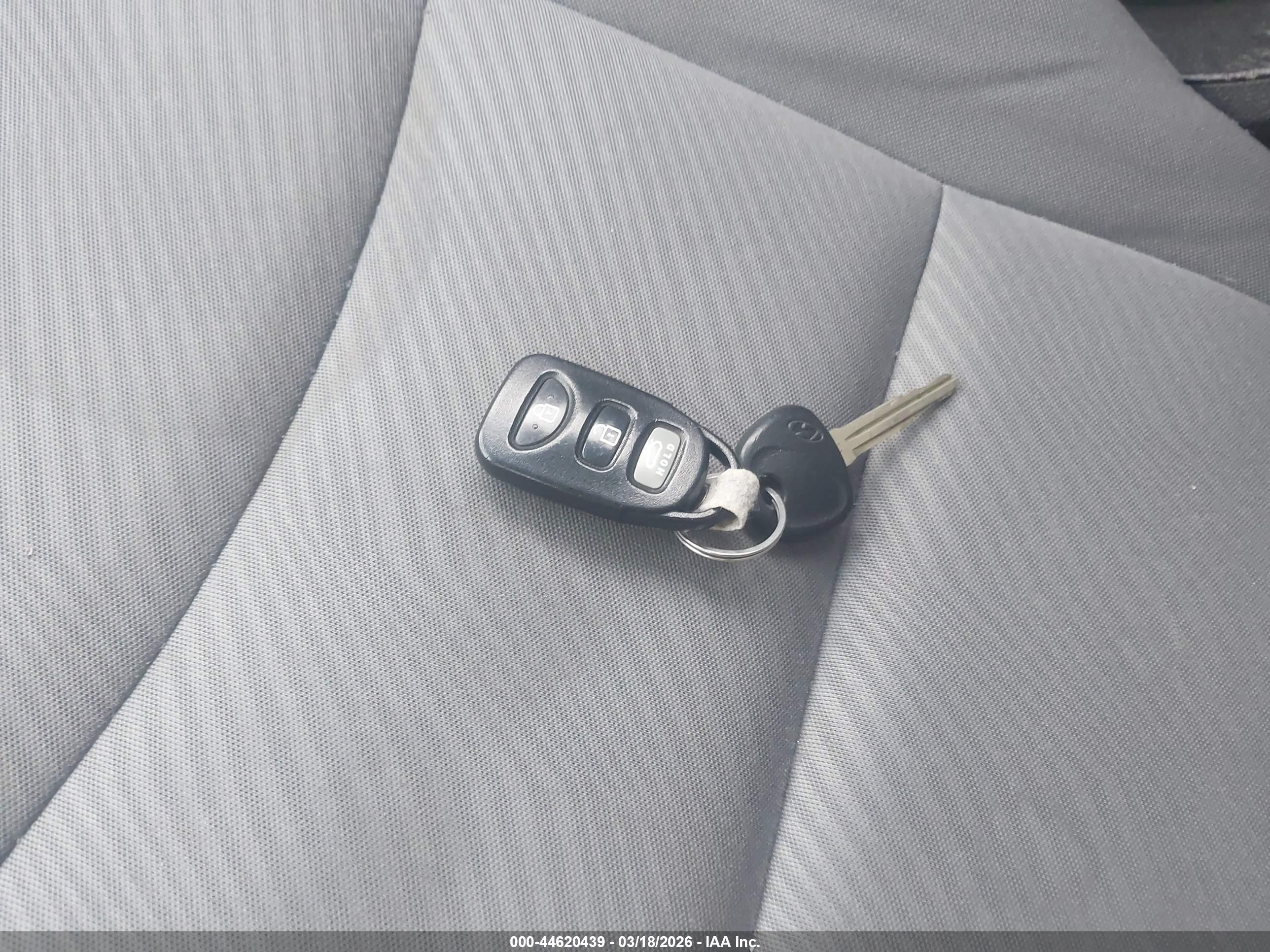 HYUNDAI ELANTRA image 11