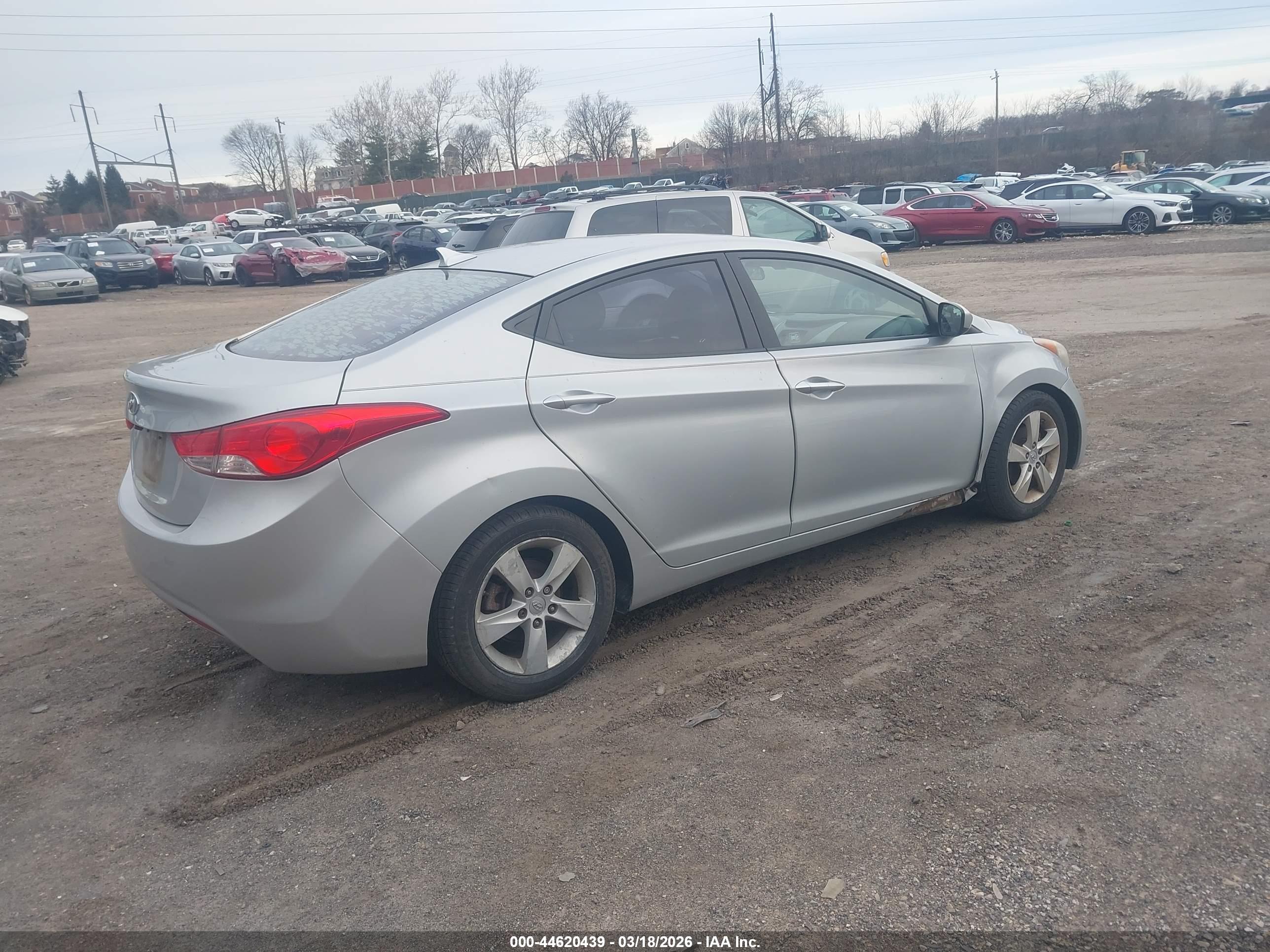 HYUNDAI ELANTRA image 4