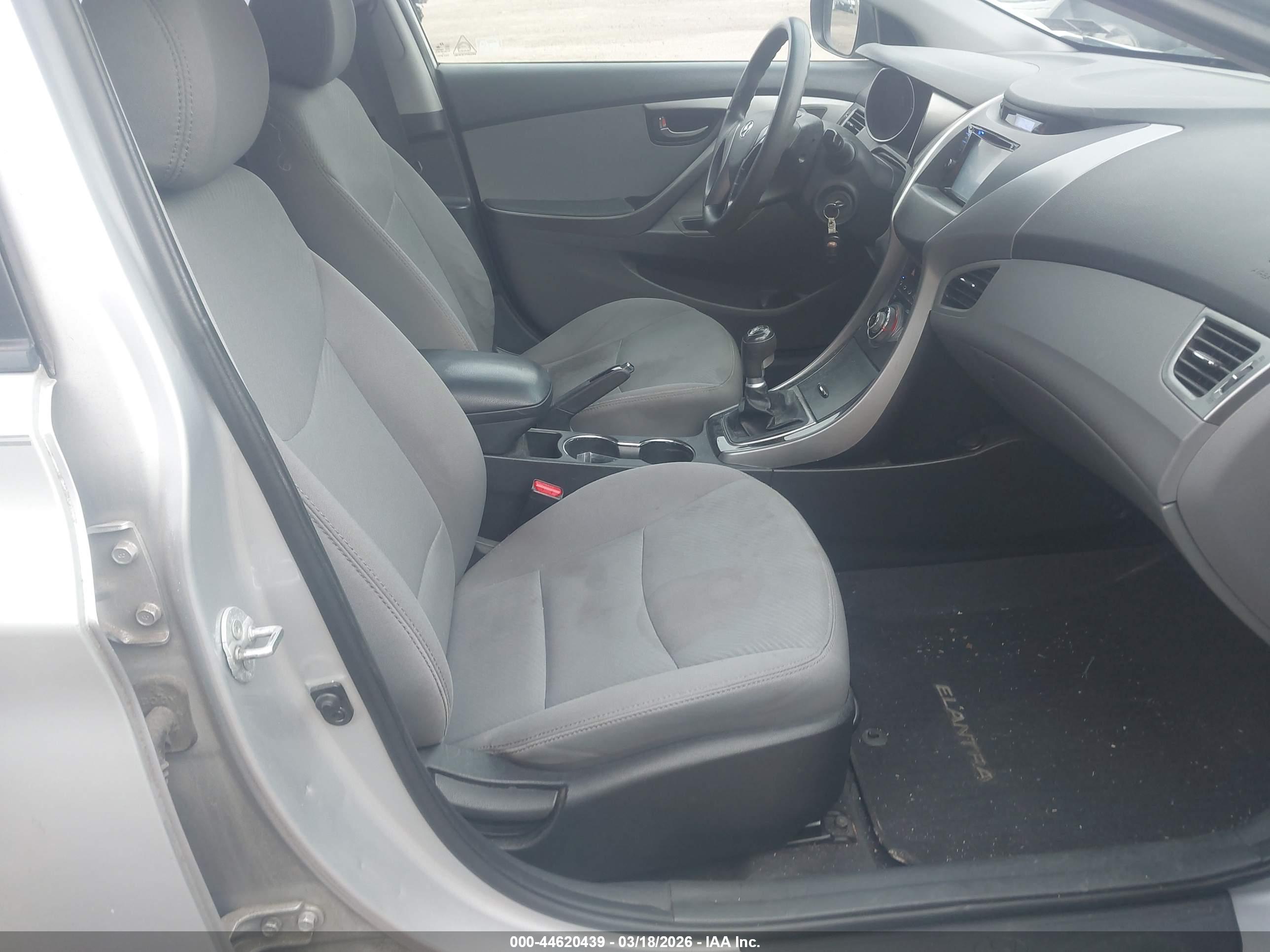 HYUNDAI ELANTRA image 5