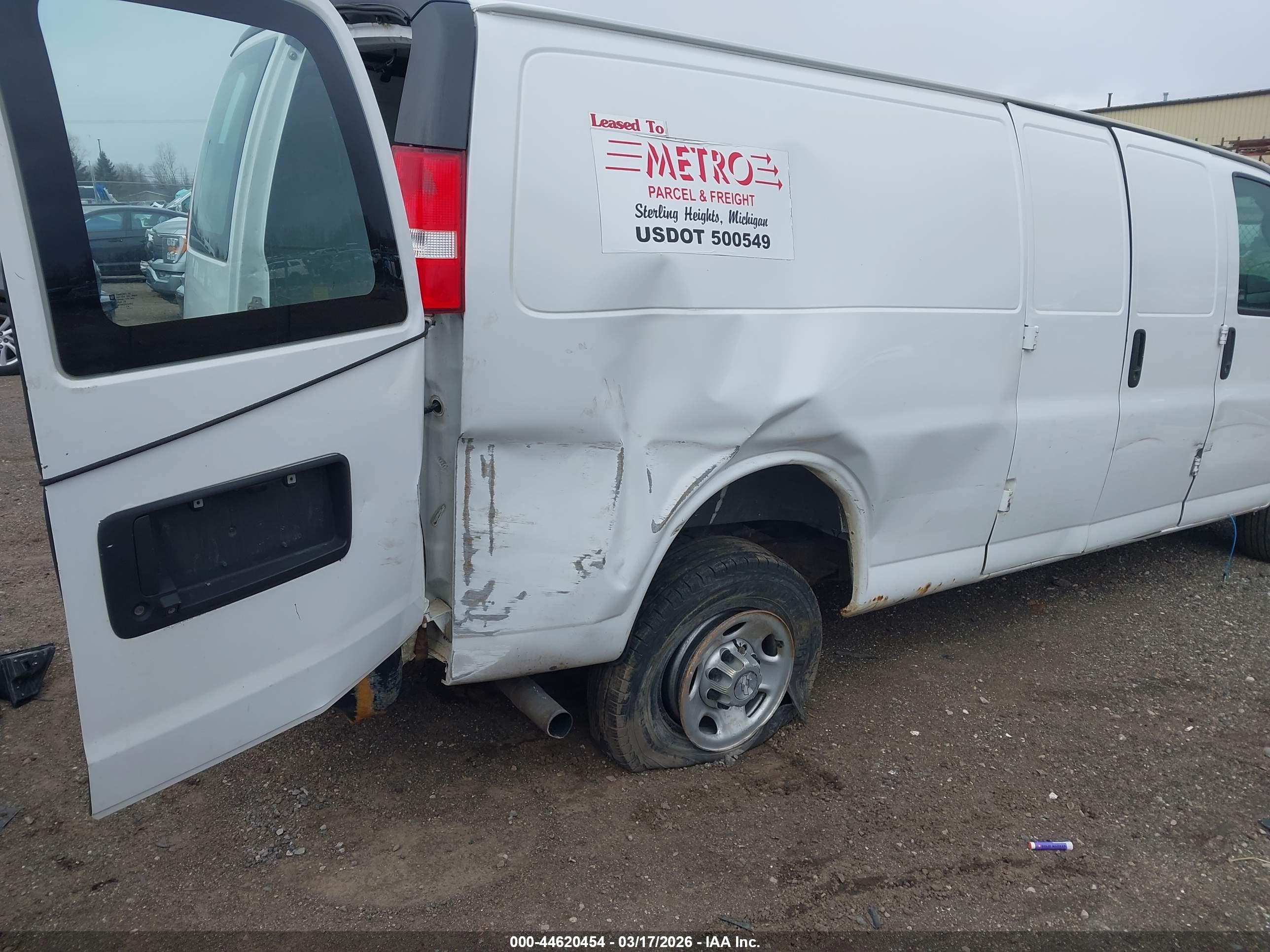 CHEVROLET EXPRESS image 6