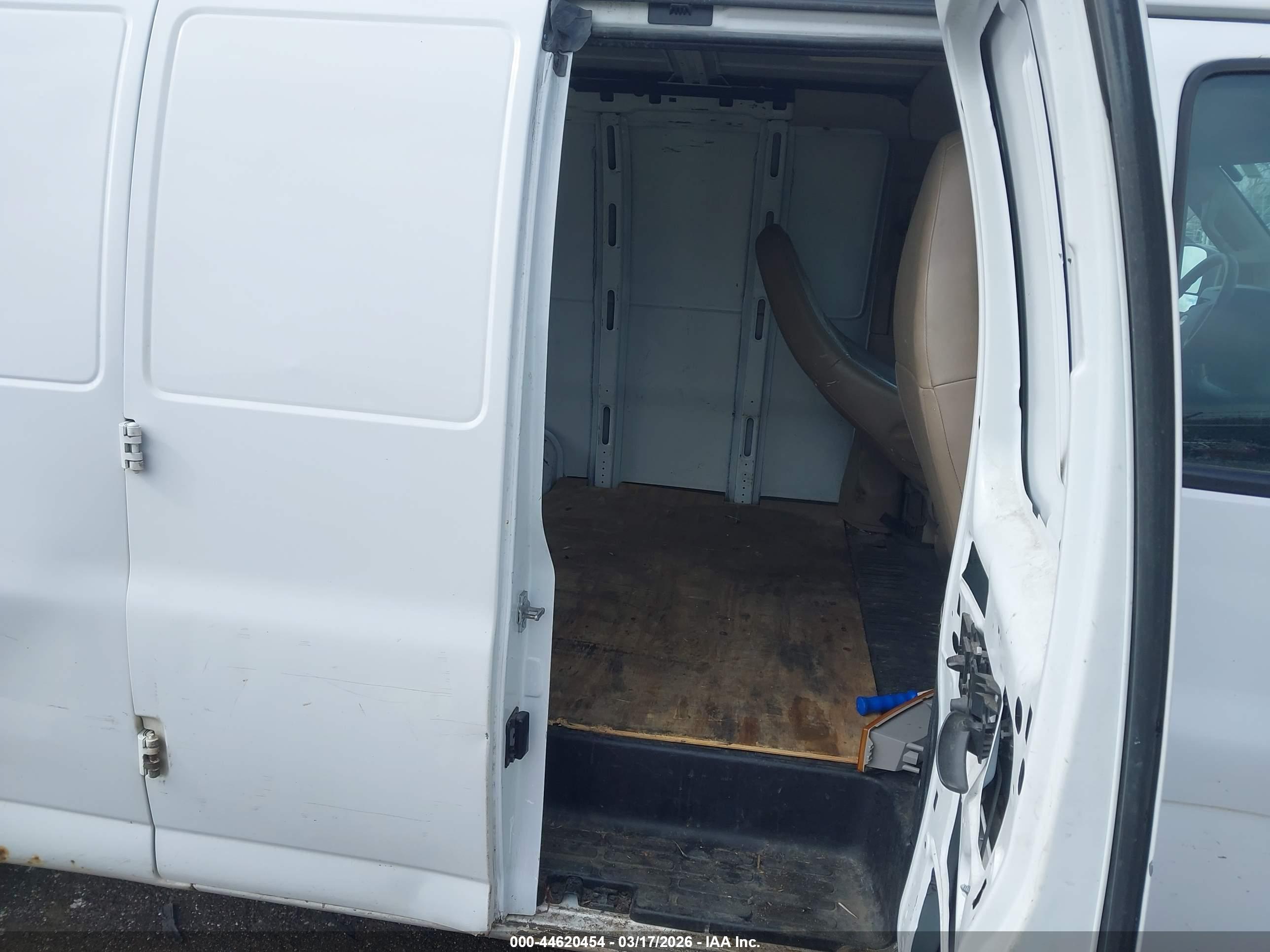 CHEVROLET EXPRESS image 8