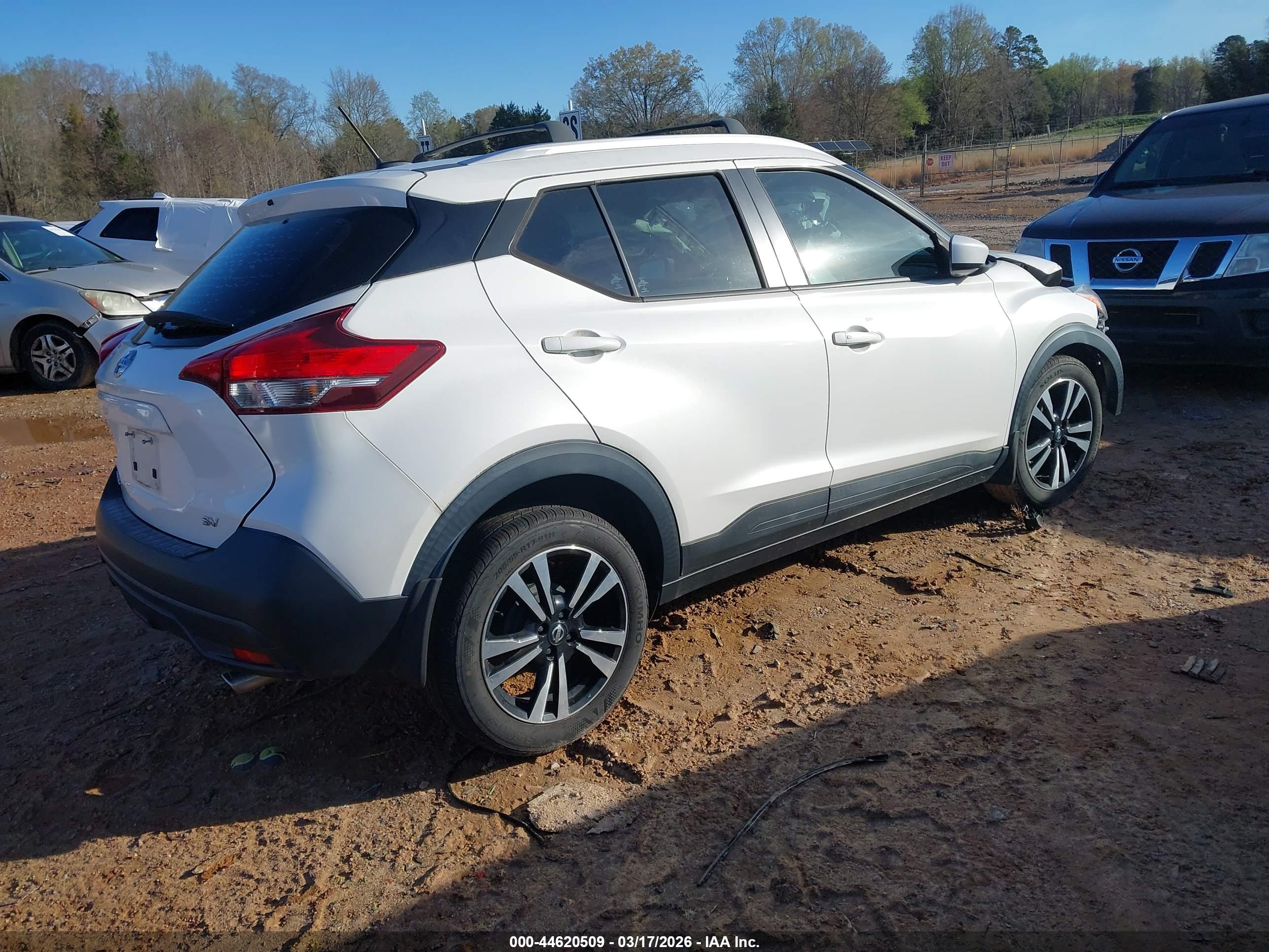 NISSAN KICKS image 4