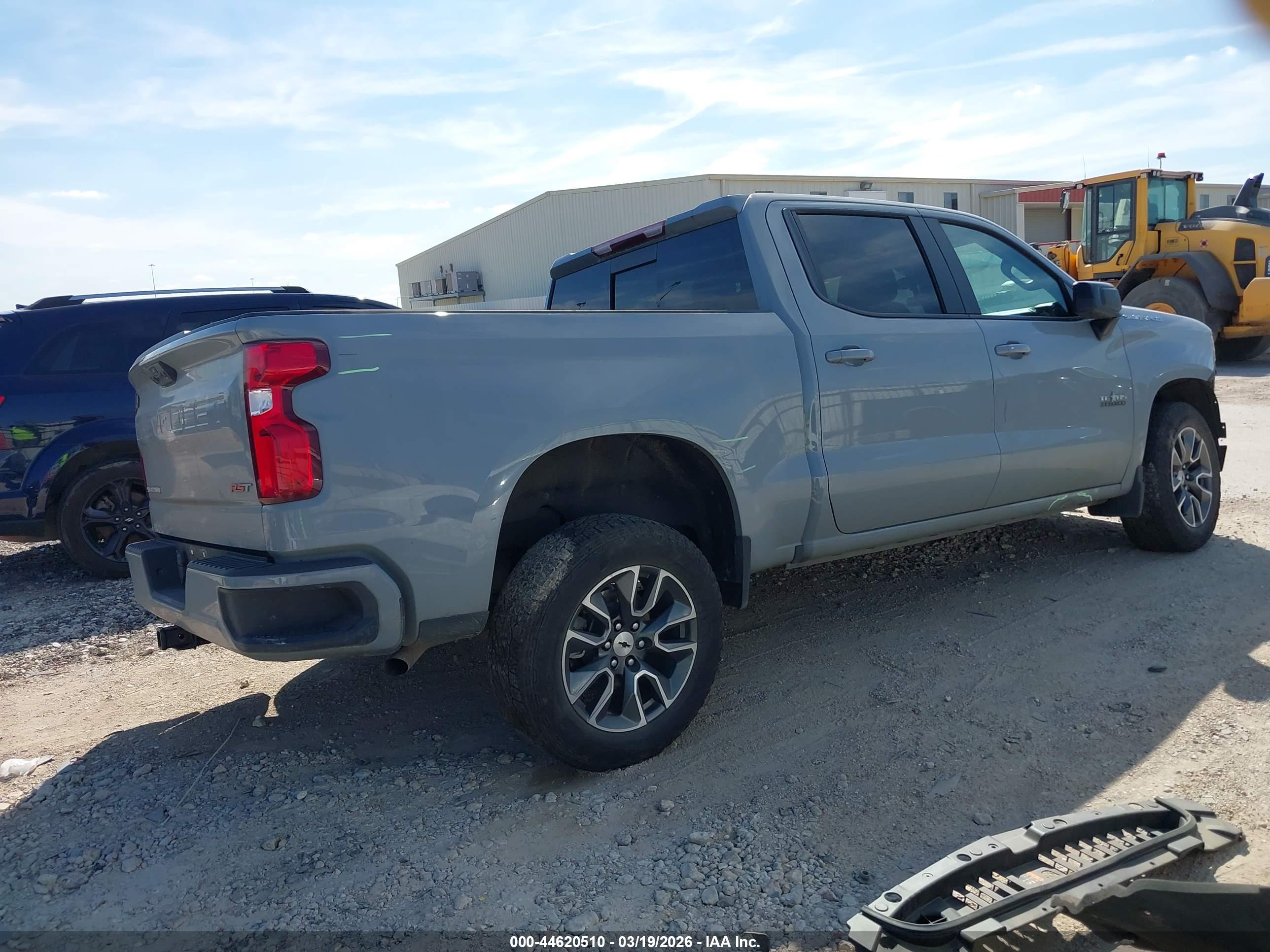 CHEVROLET SILVERADO image 4