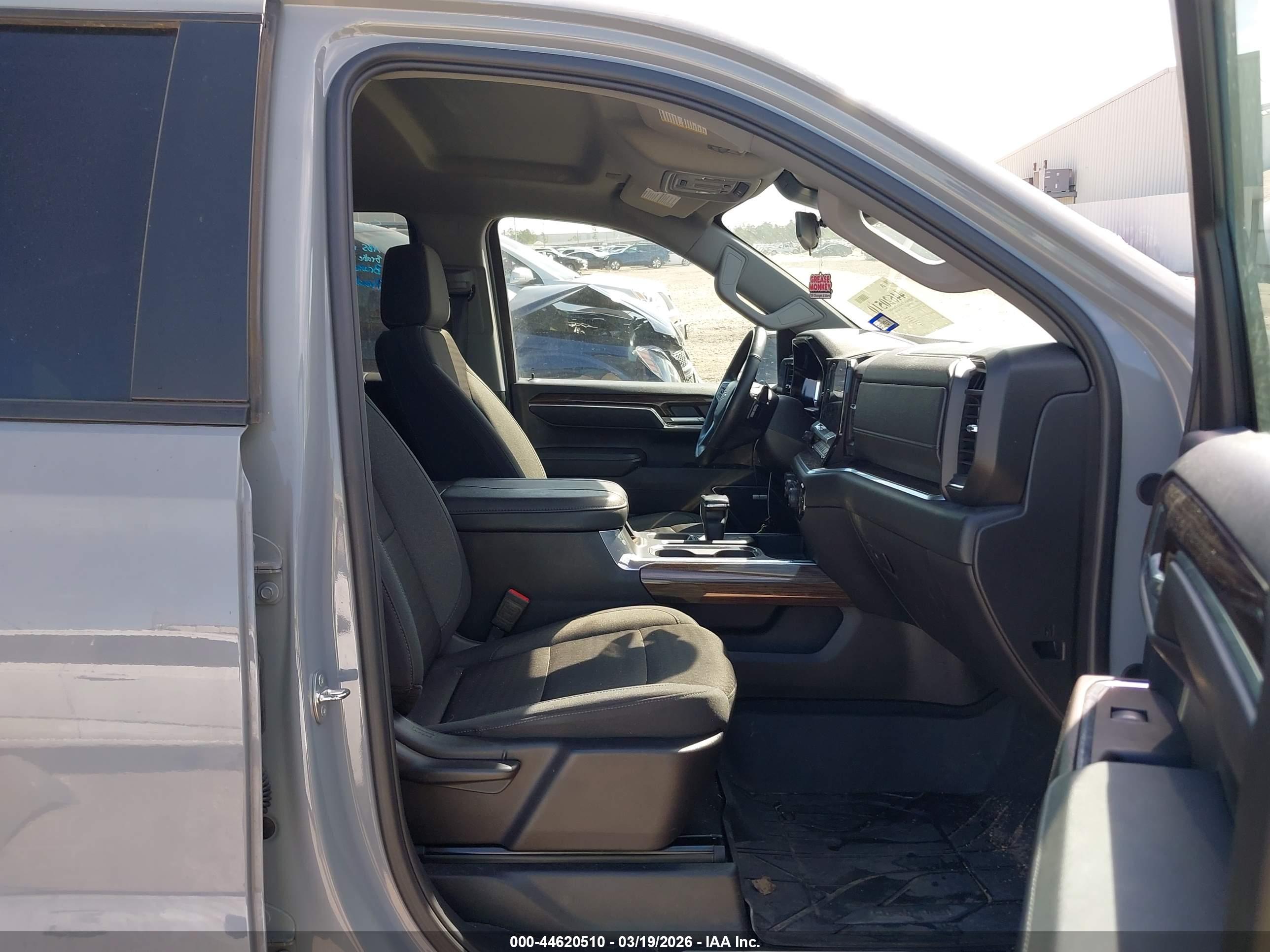CHEVROLET SILVERADO image 5