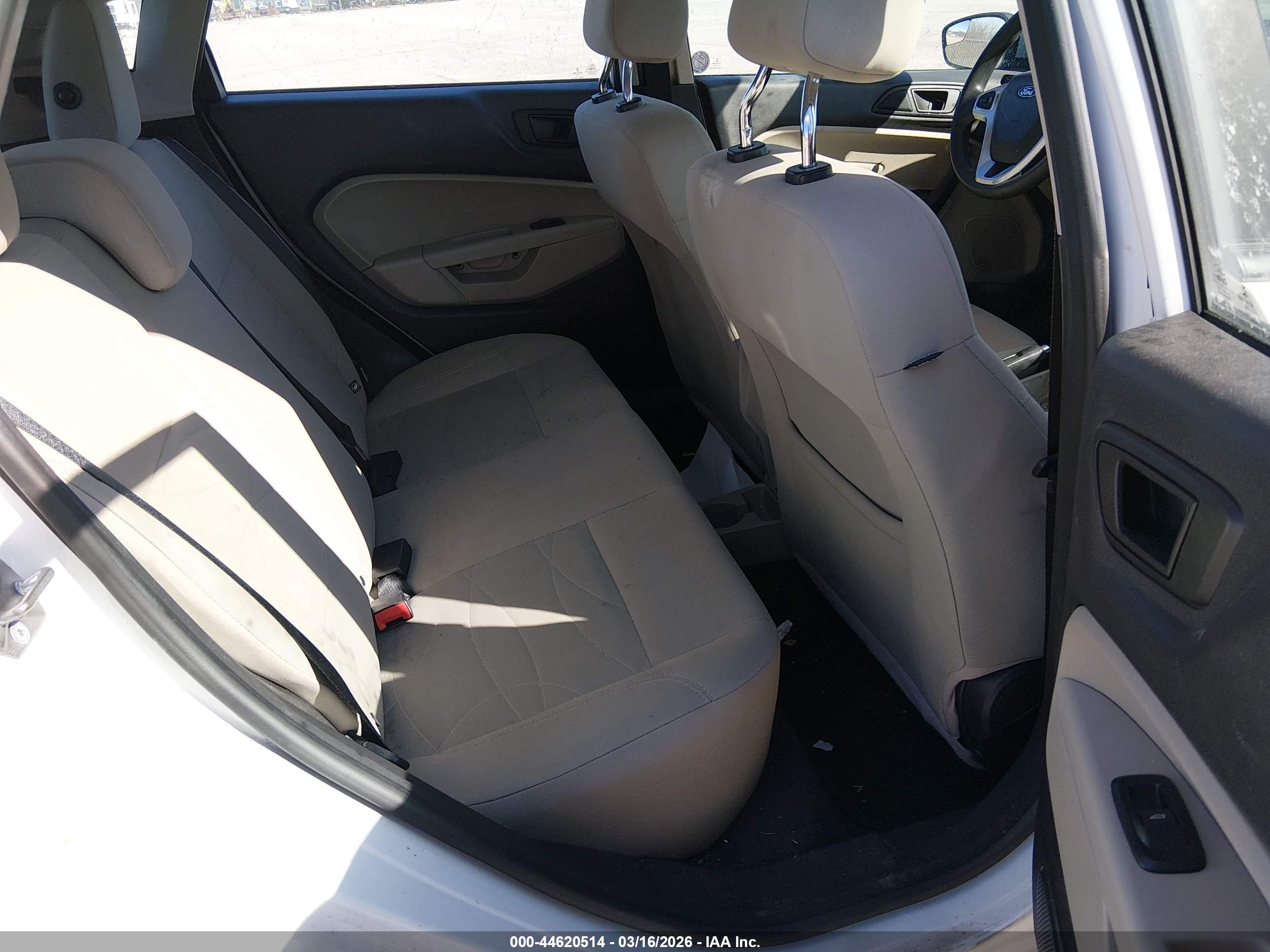 FORD FIESTA image 8