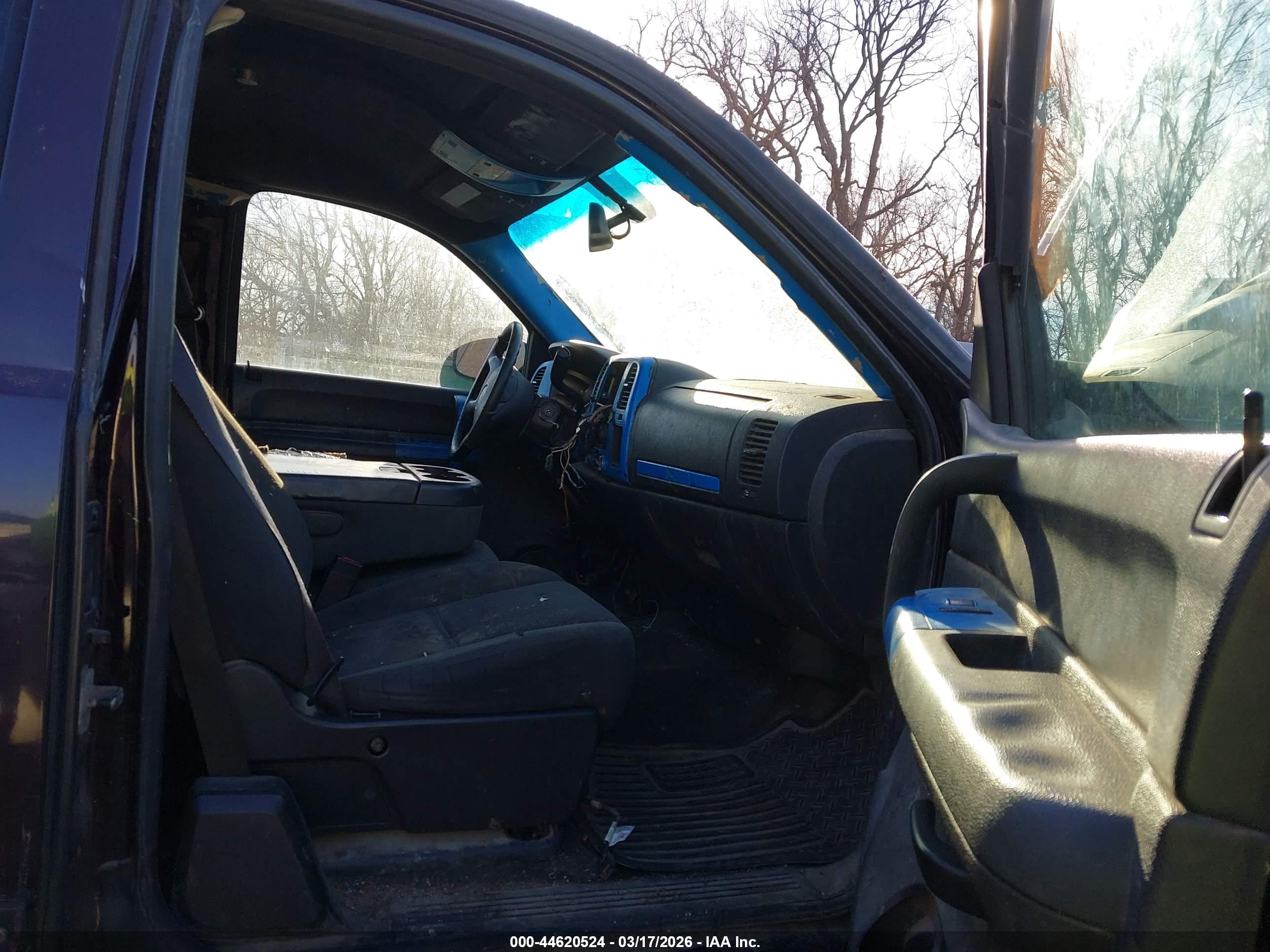 CHEVROLET SILVERADO image 5