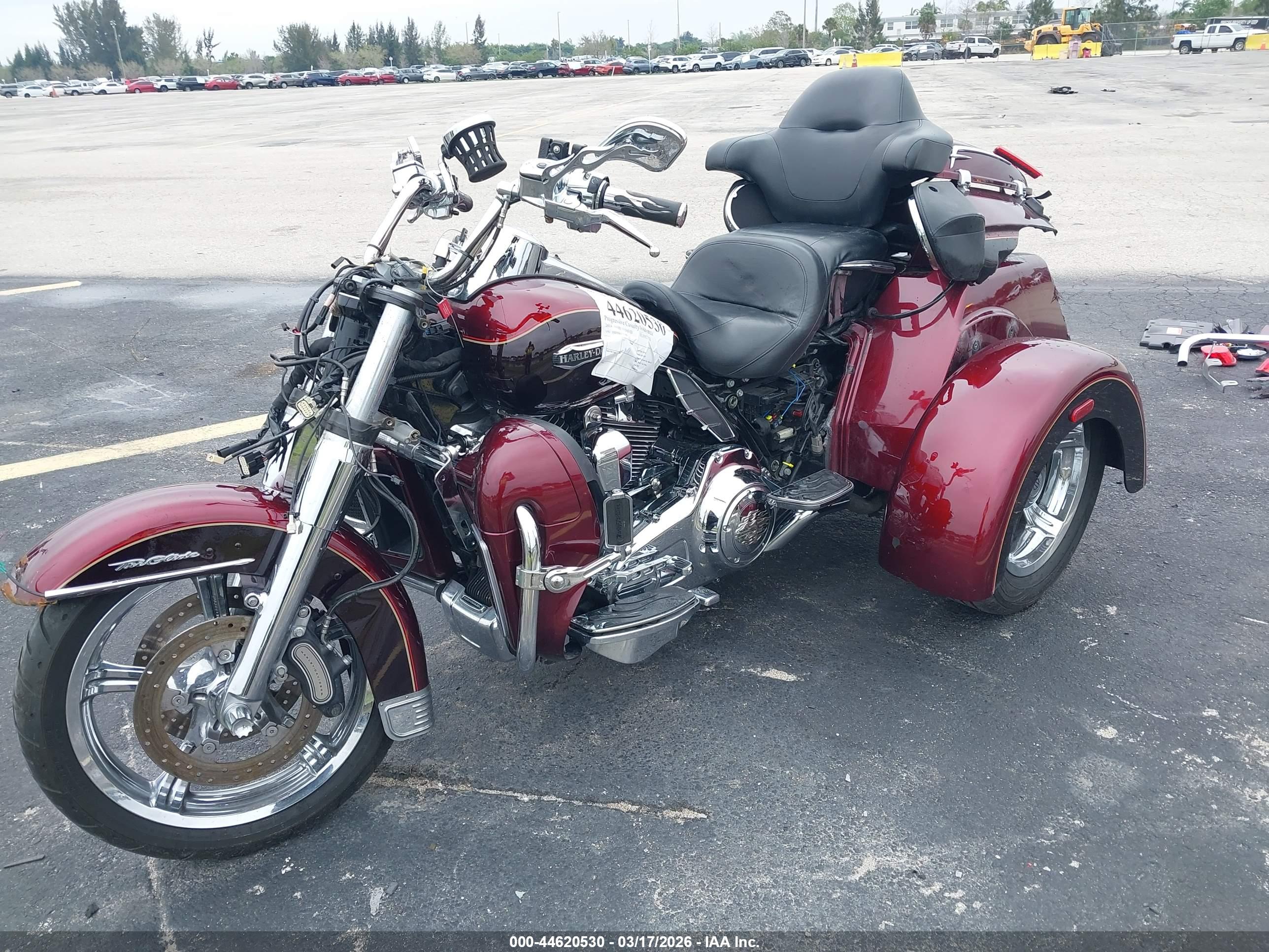 HARLEY-DAVIDSON FLHTCUTG image 2