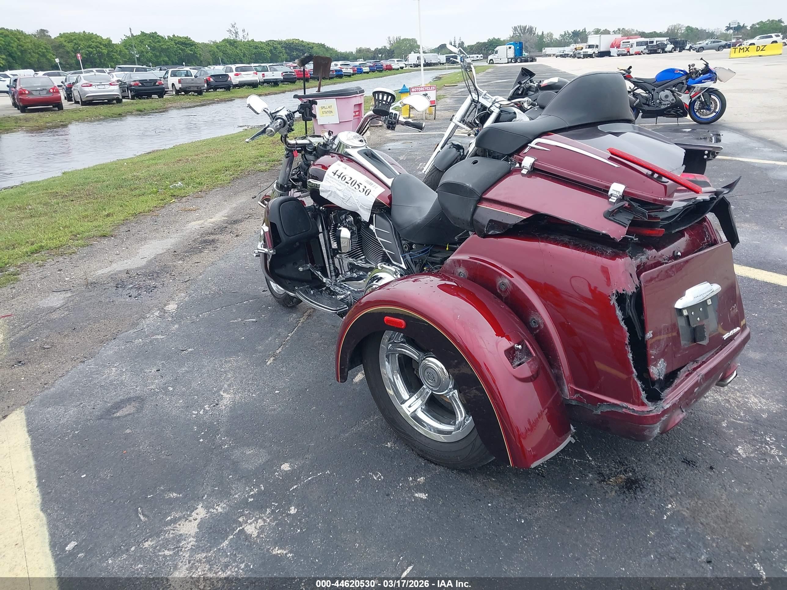 HARLEY-DAVIDSON FLHTCUTG image 3