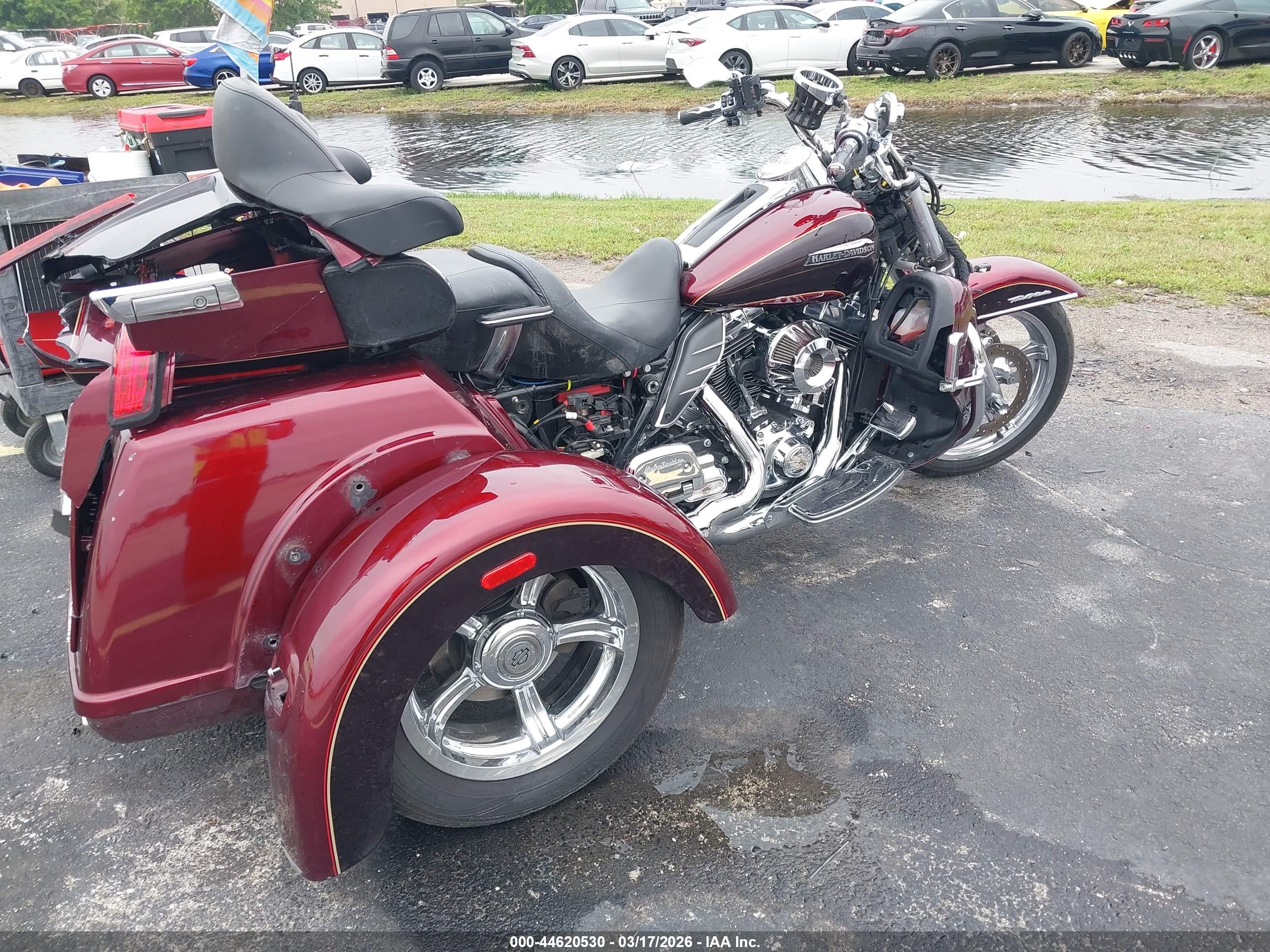 HARLEY-DAVIDSON FLHTCUTG image 4