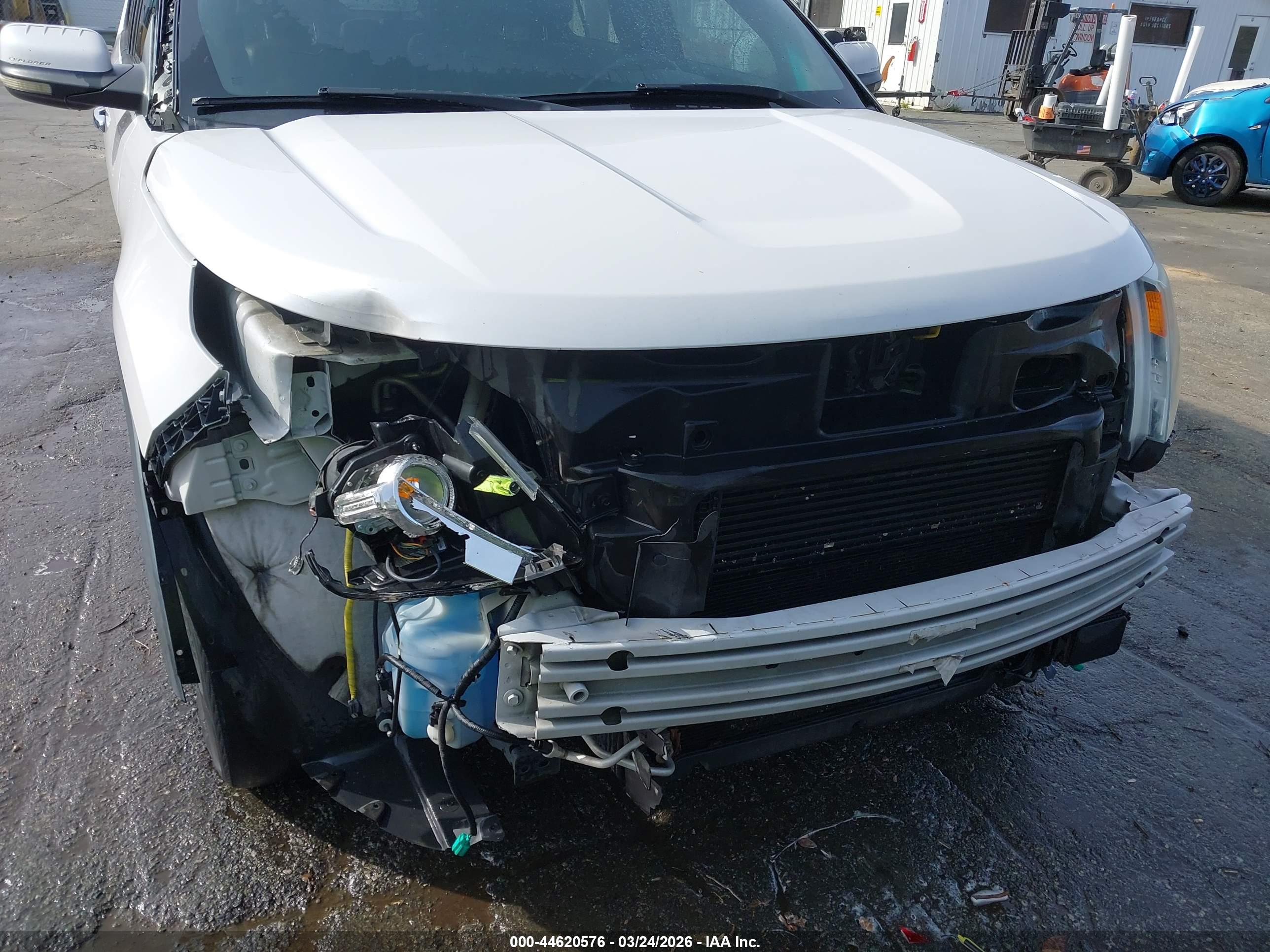FORD EXPLORER image 6