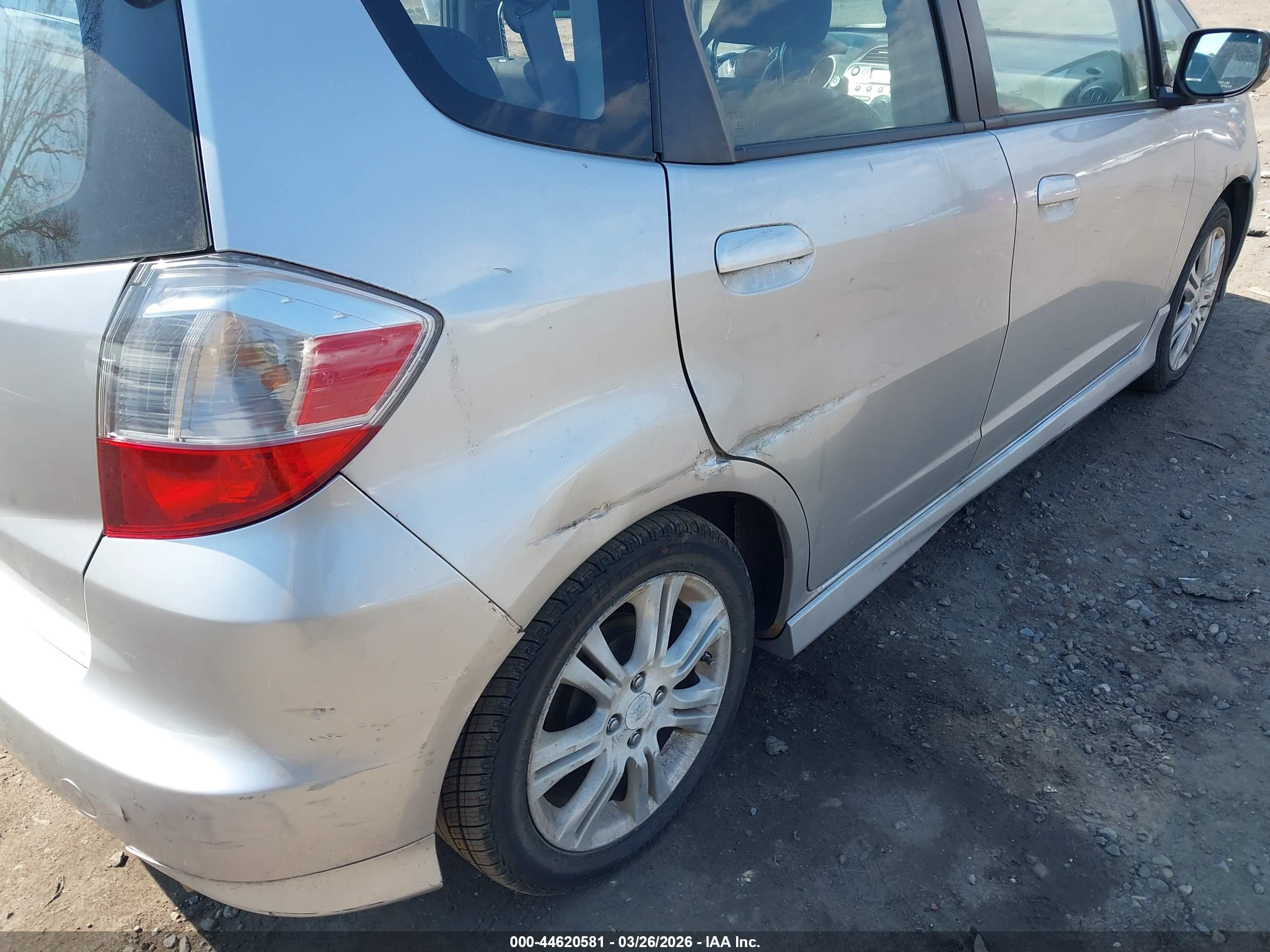 HONDA FIT image 6