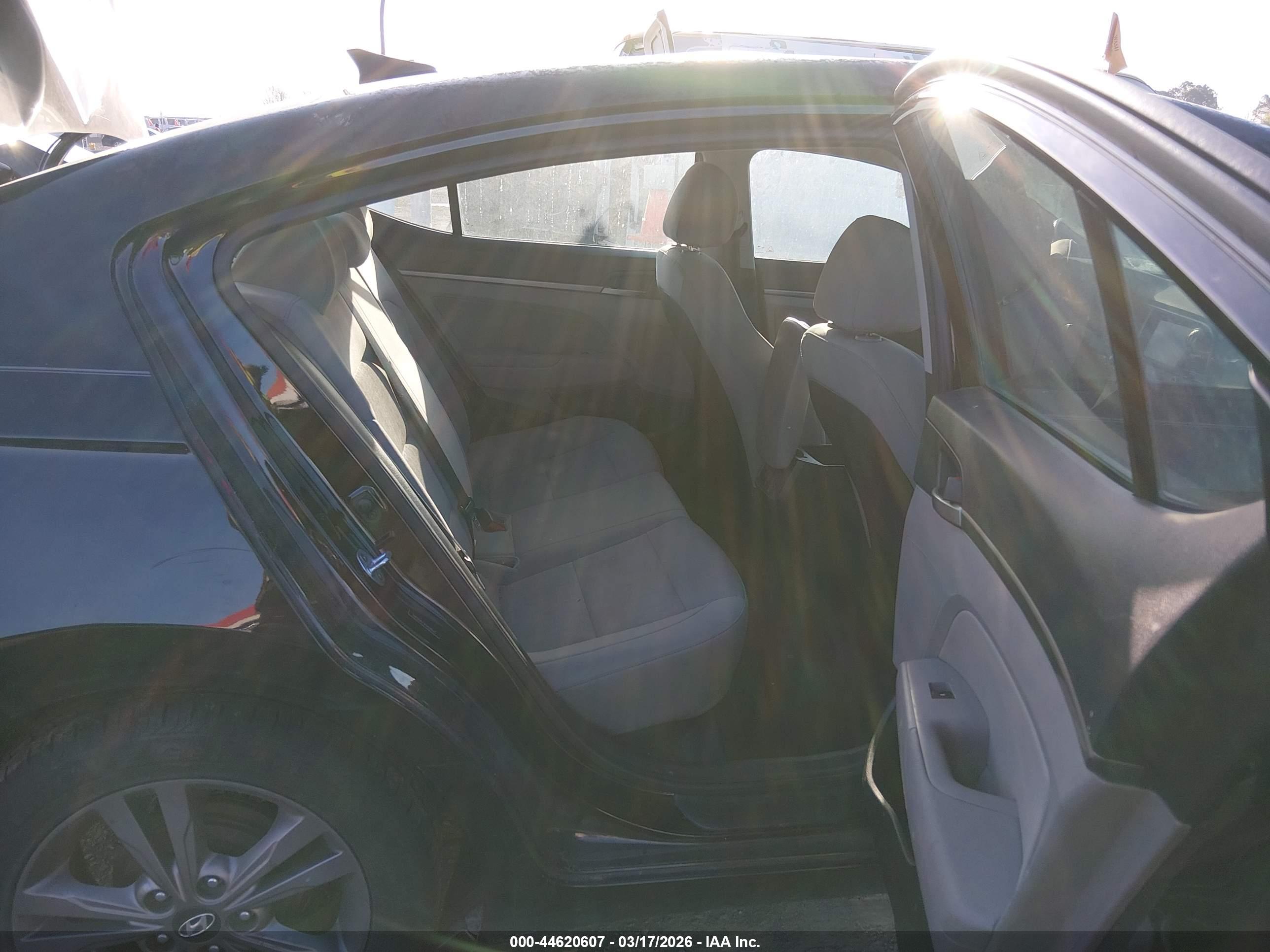 HYUNDAI ELANTRA image 8