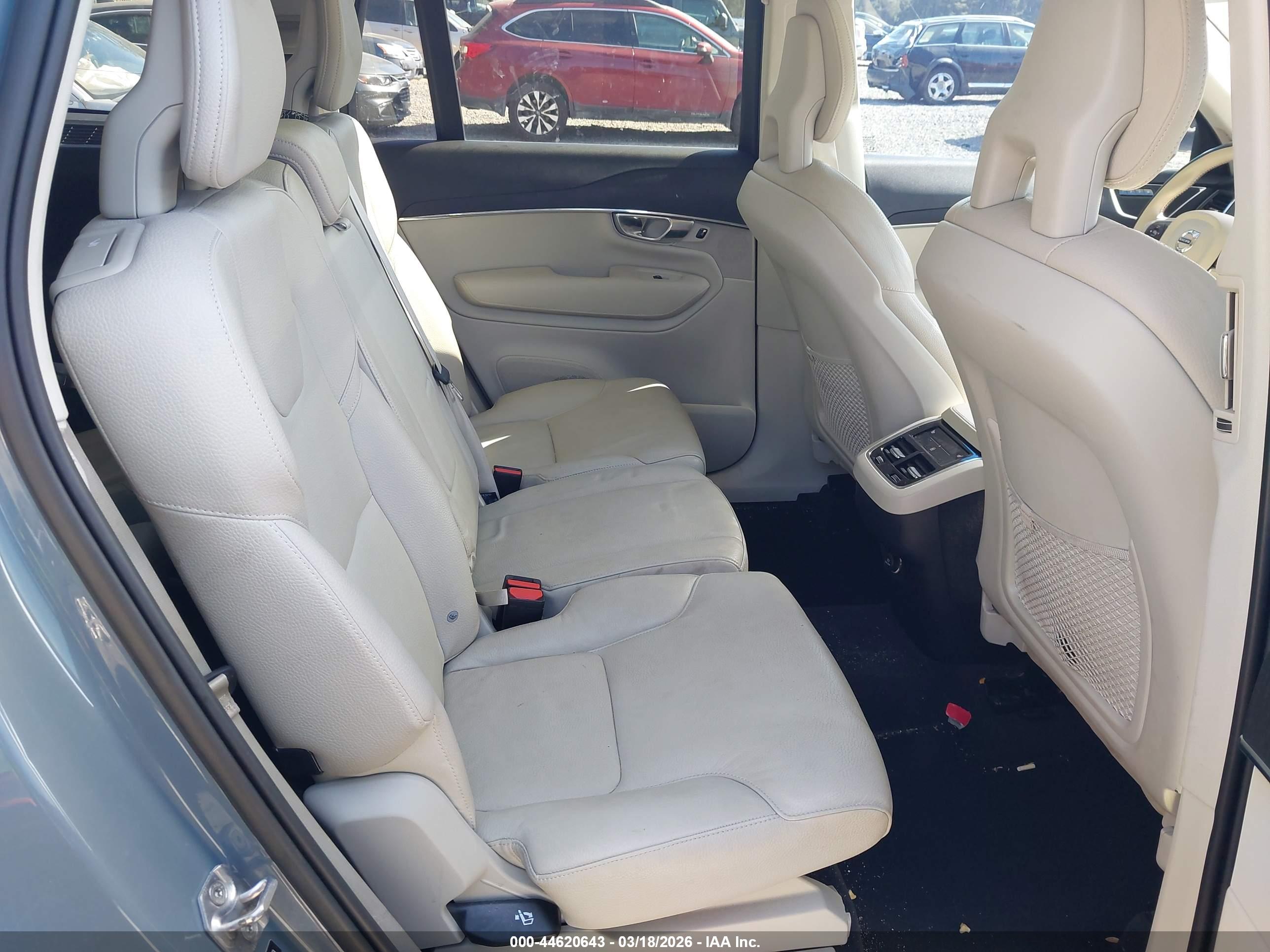 VOLVO XC90 image 8