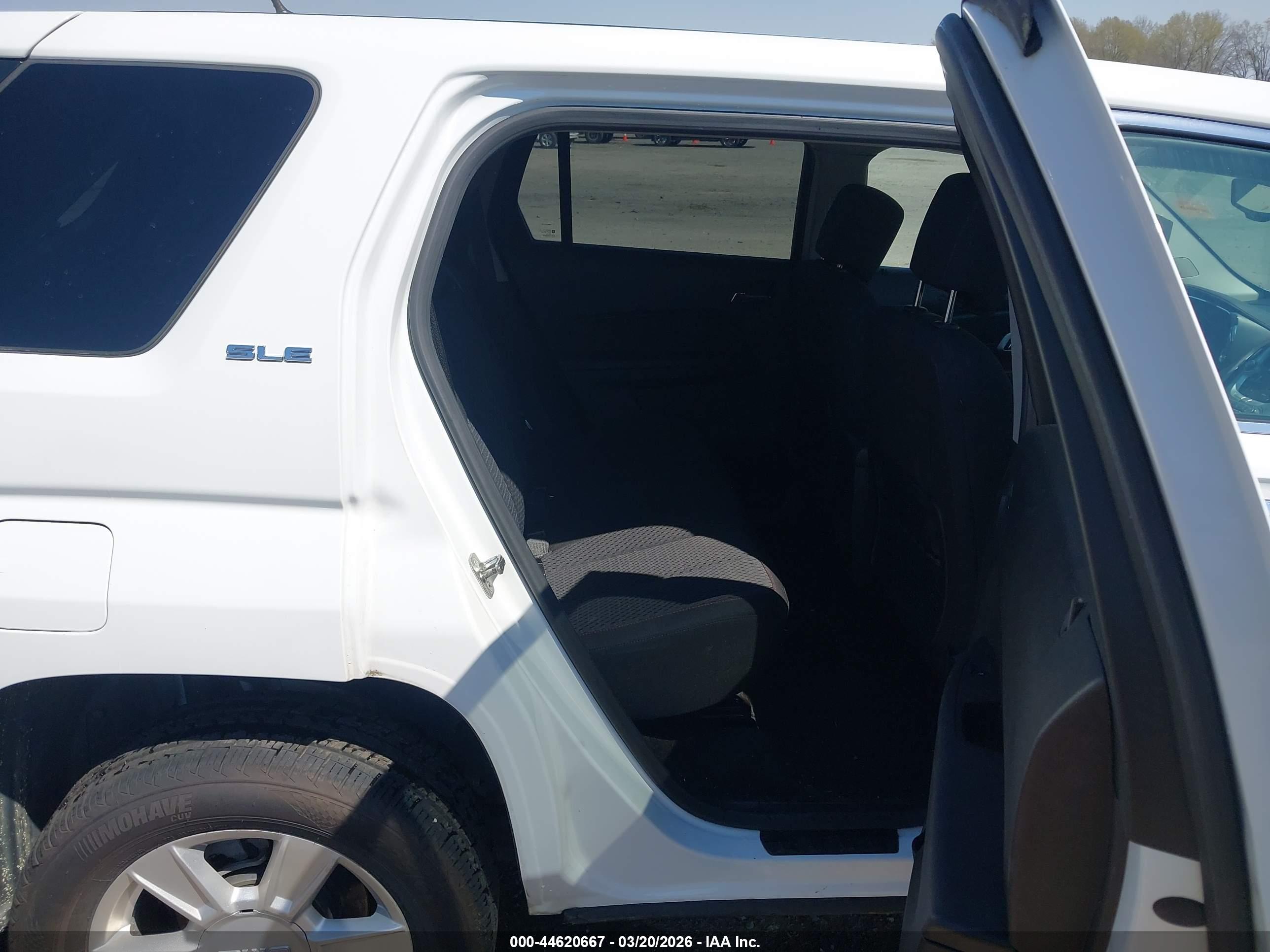 GMC TERRAIN image 8
