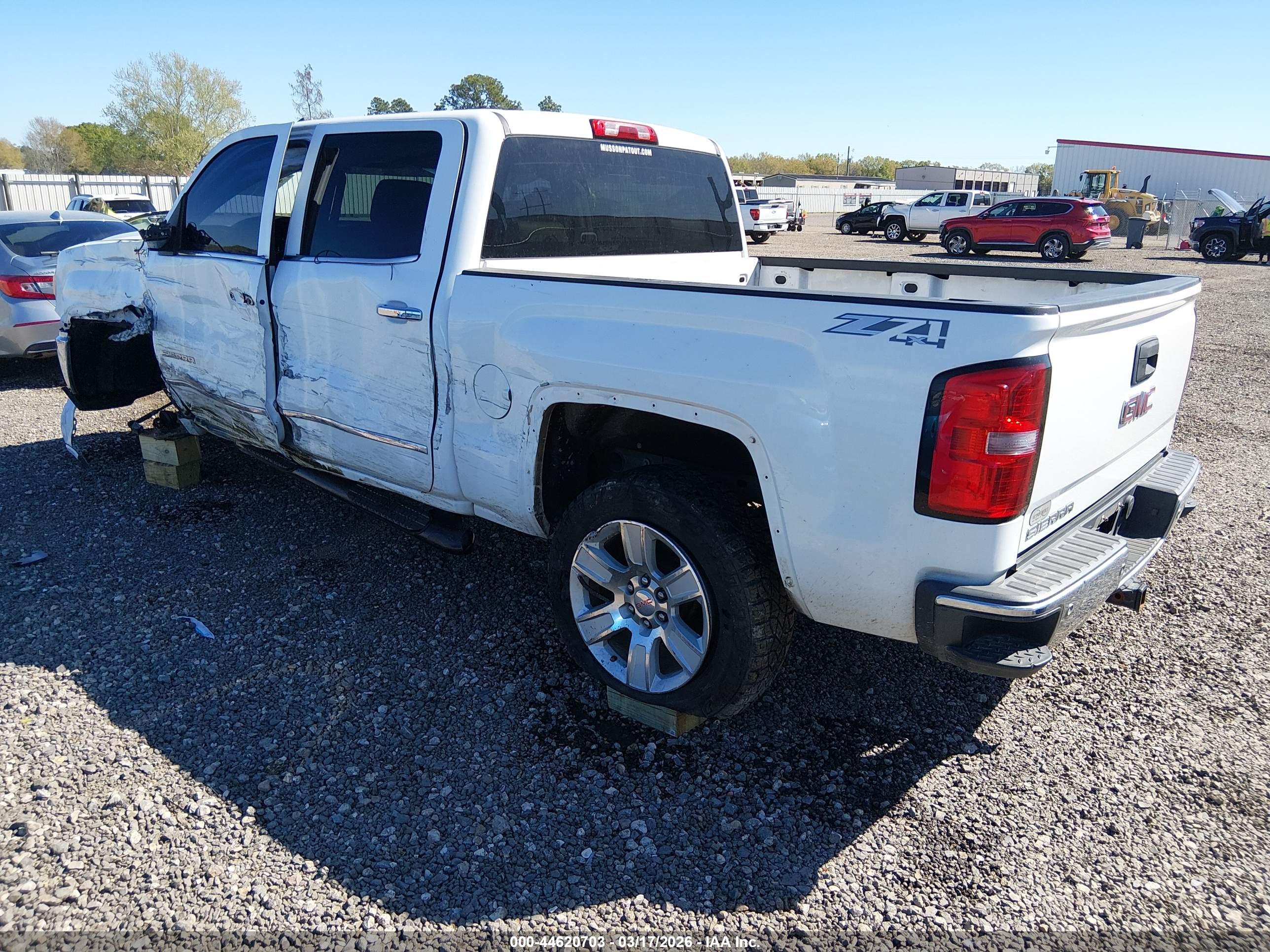 GMC SIERRA image 3
