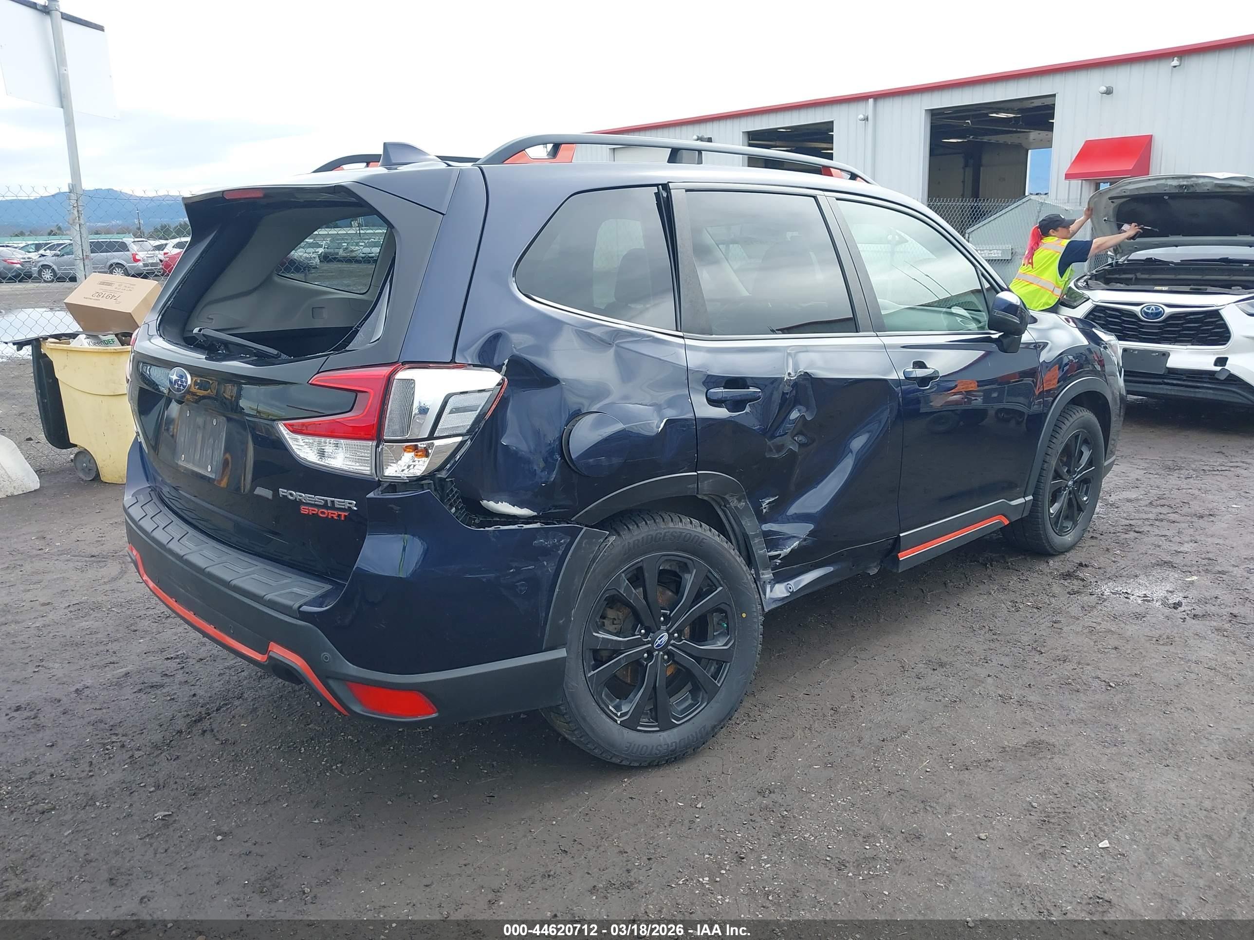 SUBARU FORESTER image 4