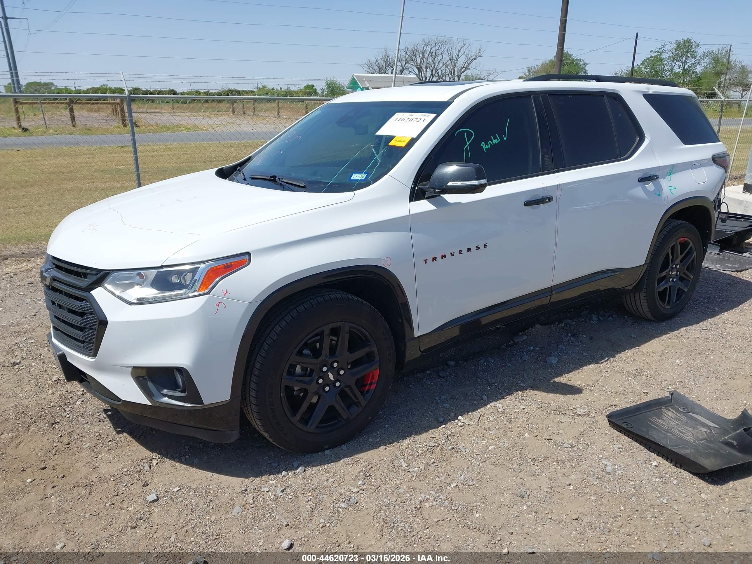 CHEVROLET TRAVERSE image 2