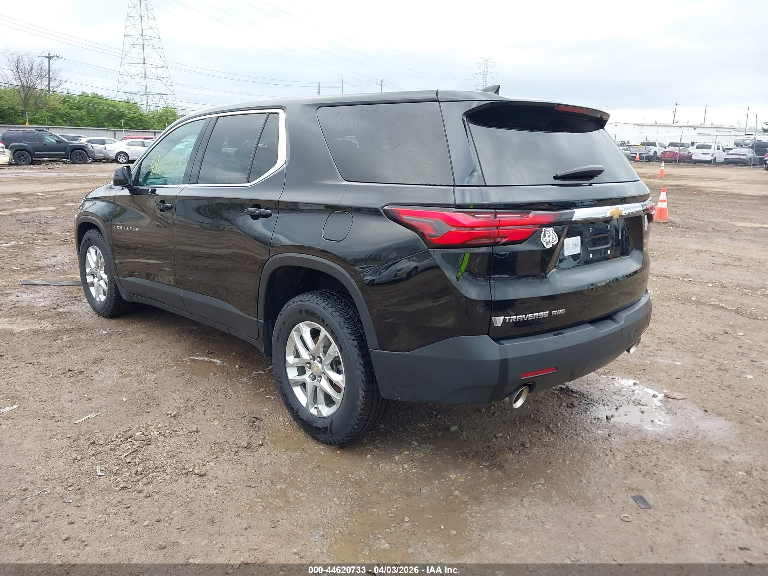 CHEVROLET TRAVERSE image 3