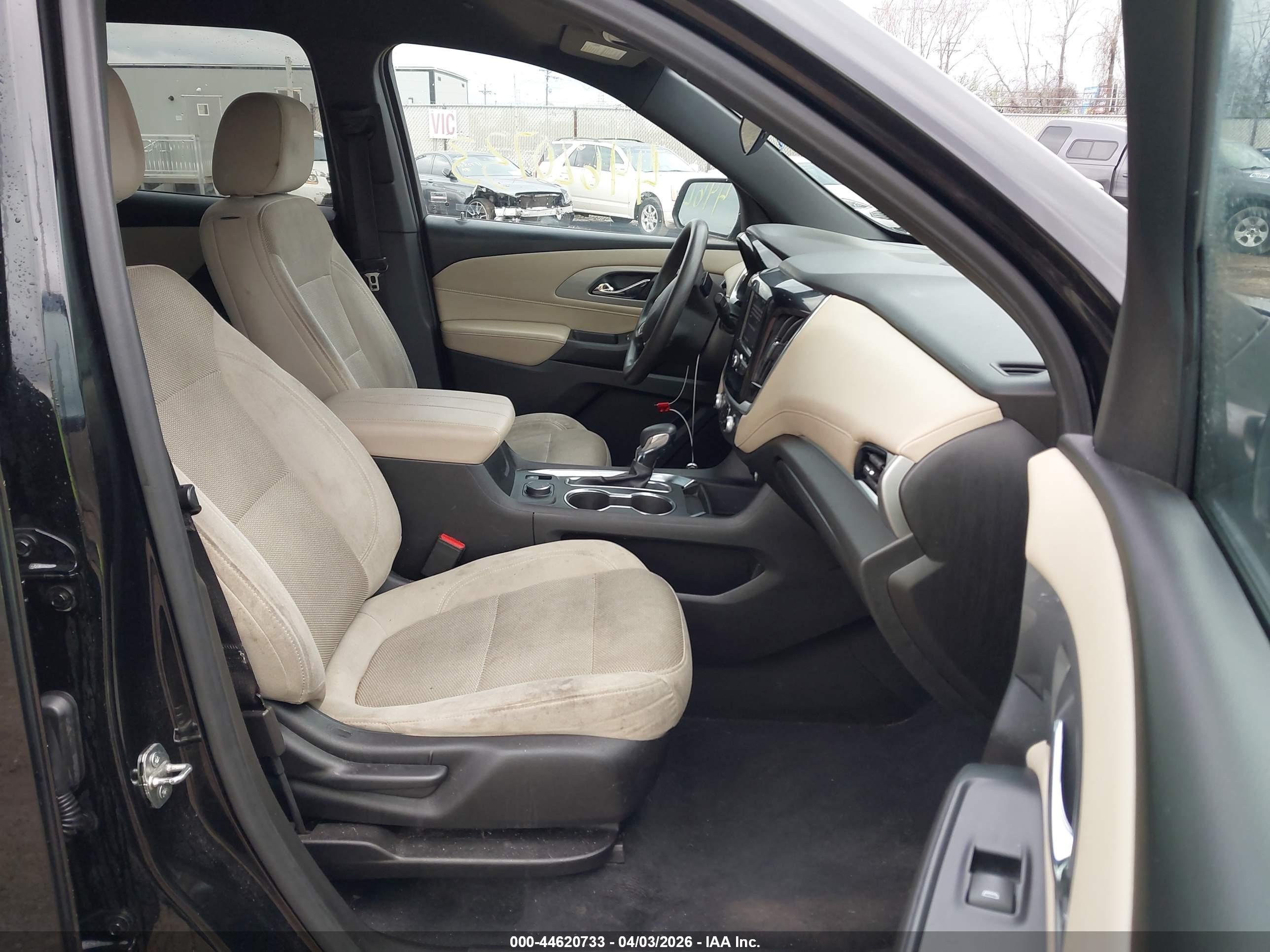 CHEVROLET TRAVERSE image 5